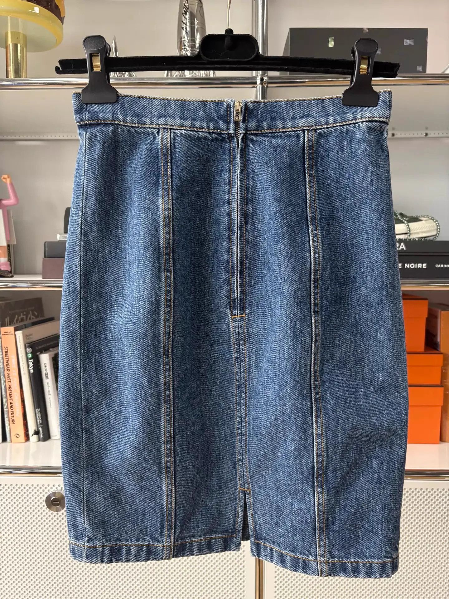 Chanel Chanel 22k Blue Crystal Buckle Denim Skirt 100% Cotton 34 Size 25" / US 0 / IT 36 - 5 Thumbnail