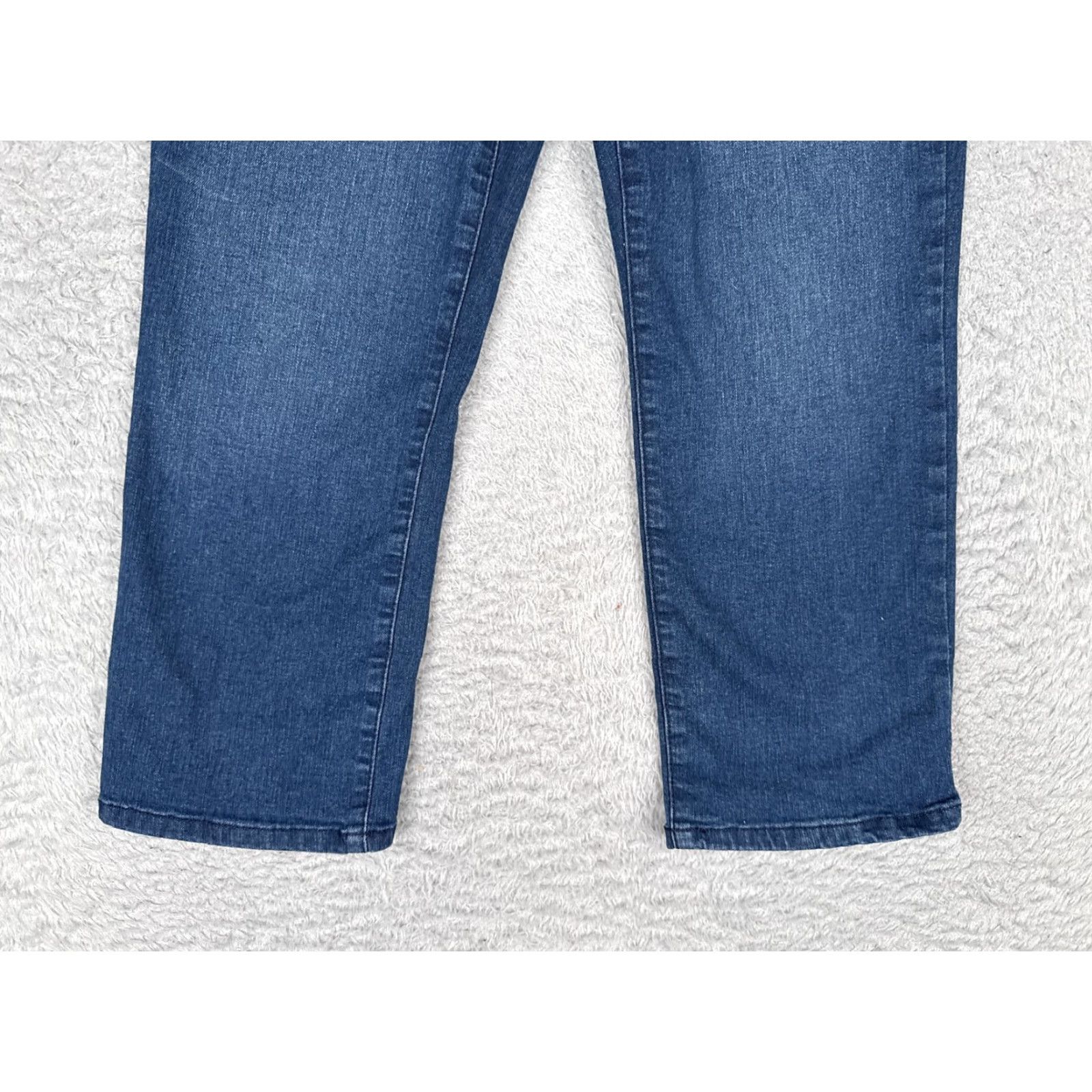 Nine West Nine West Chrystie Cap Straight Jeans Womens 4 Blue Wash Mid Rise Denim 28x24.5 Size 27" / US 4 / IT 40 - 2 Thumbnail