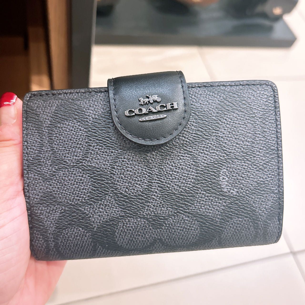 Coach Medium Corner Zip Wallet In Signature Canvas CW786 Size ONE SIZE - 1 Thumbnail