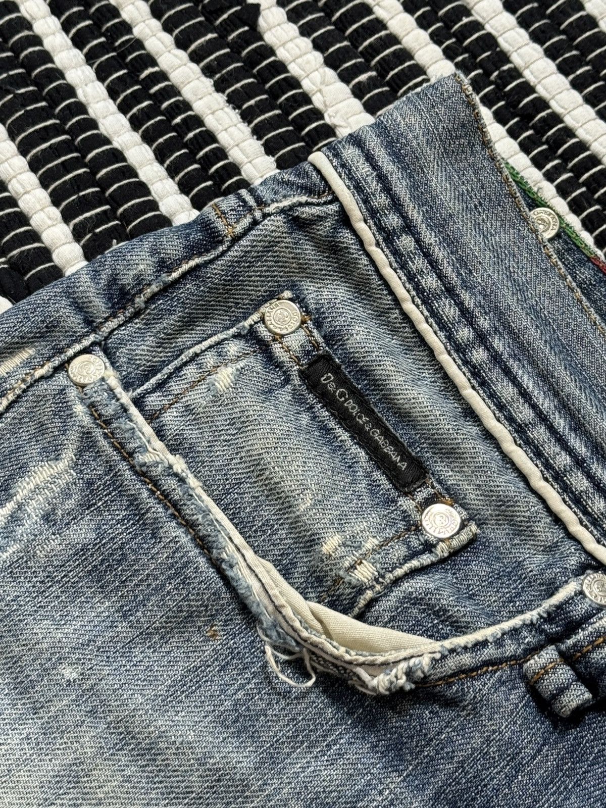 Vintage VINTAGE D&G MINI DISTRESSED STYLE SHORTS Size 32" / US 10 / IT 46 - 6 Thumbnail