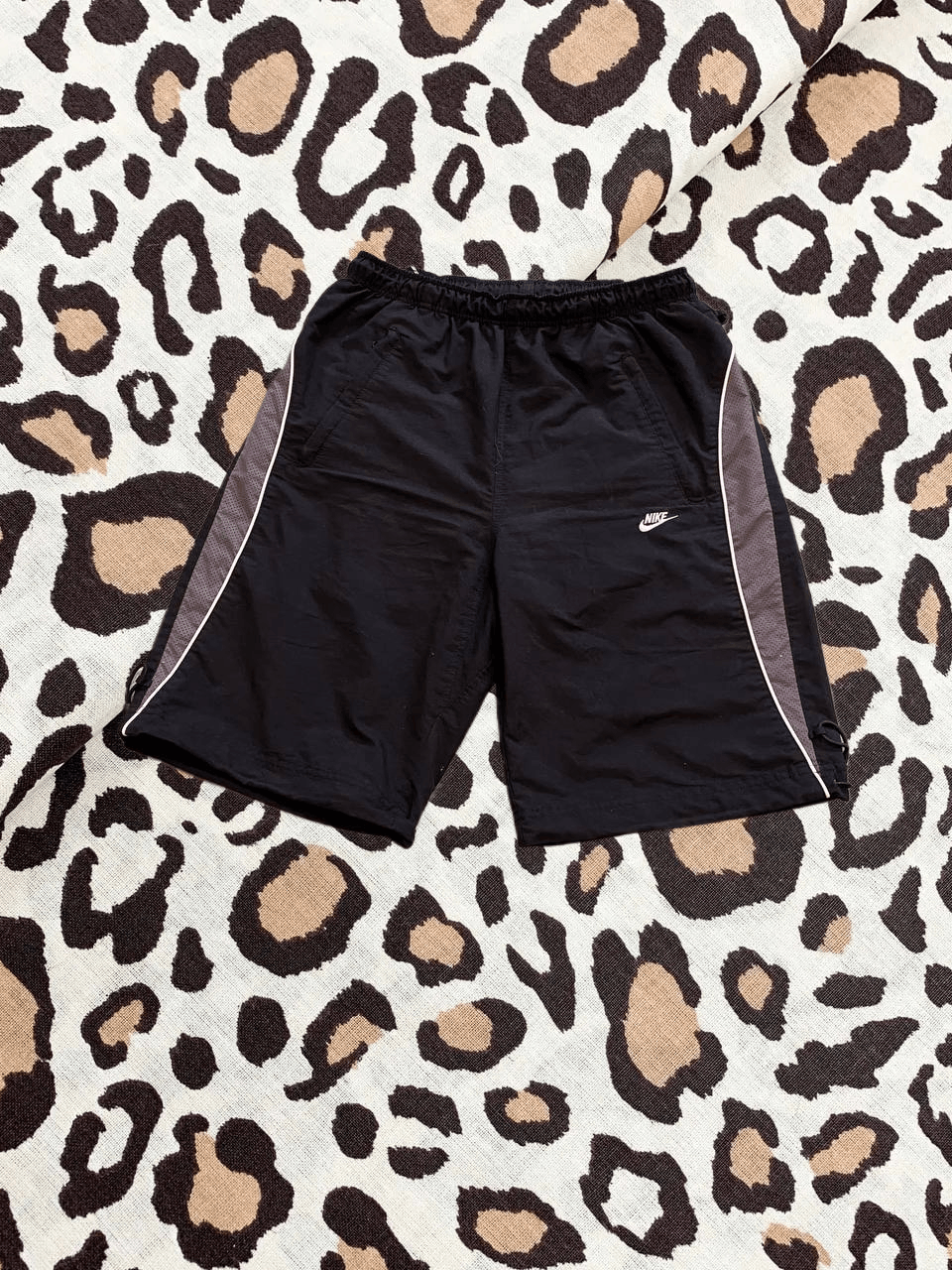 Nike Vintage Nike NSW Black Shorts Drill Y2K Size US 32 / EU 48 - 1 Thumbnail