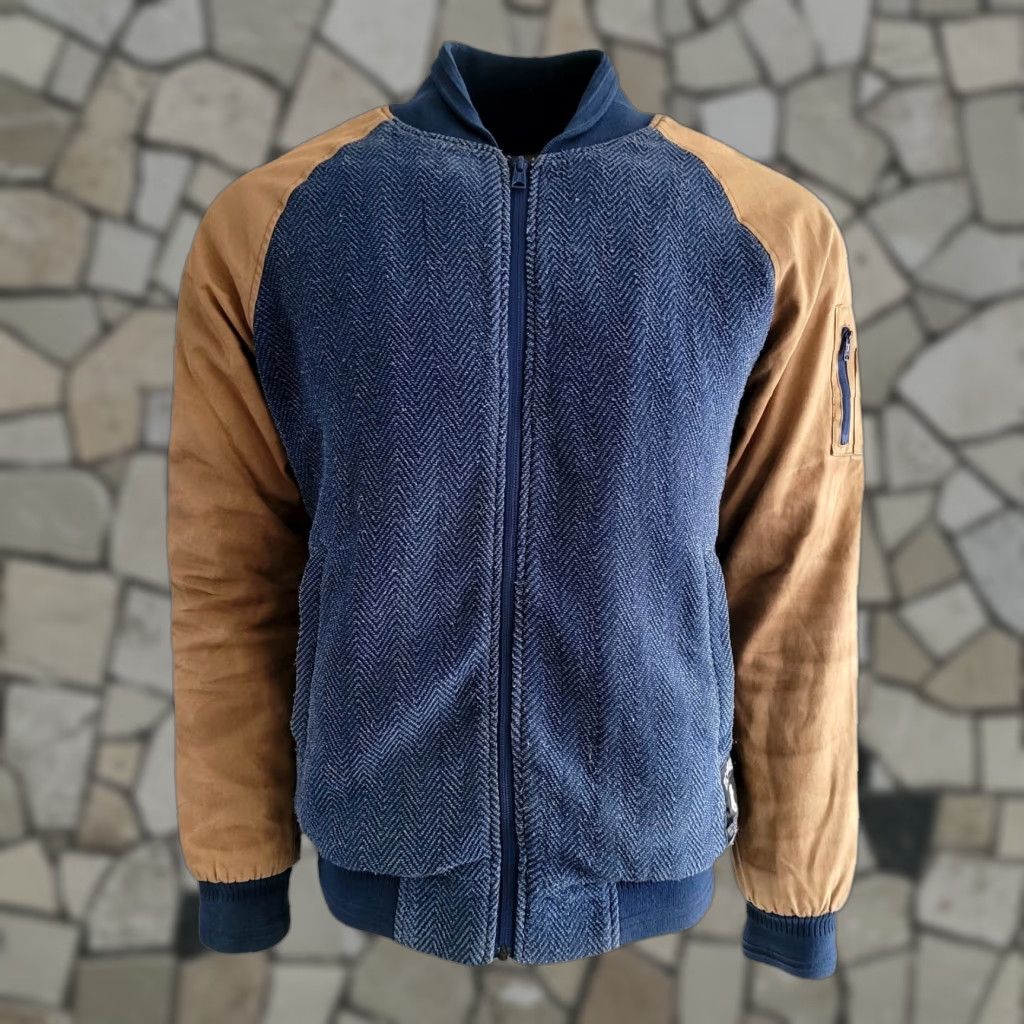 Vintage DC Shoes Emerald Coast Bomber Jacket M Navy Blue & Tan Men’s Jacket Bomber Navy Tan 90s? No Size US M / EU 48-50 / 2 - 1 Thumbnail