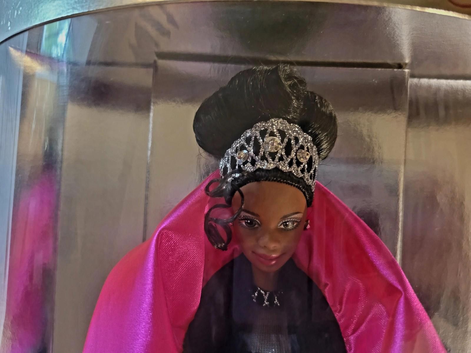 Designer RARE*BARBIE HAPPY HOLIDAYS 1998 AFRICAN AMERICAN Size ONE SIZE - 5 Thumbnail