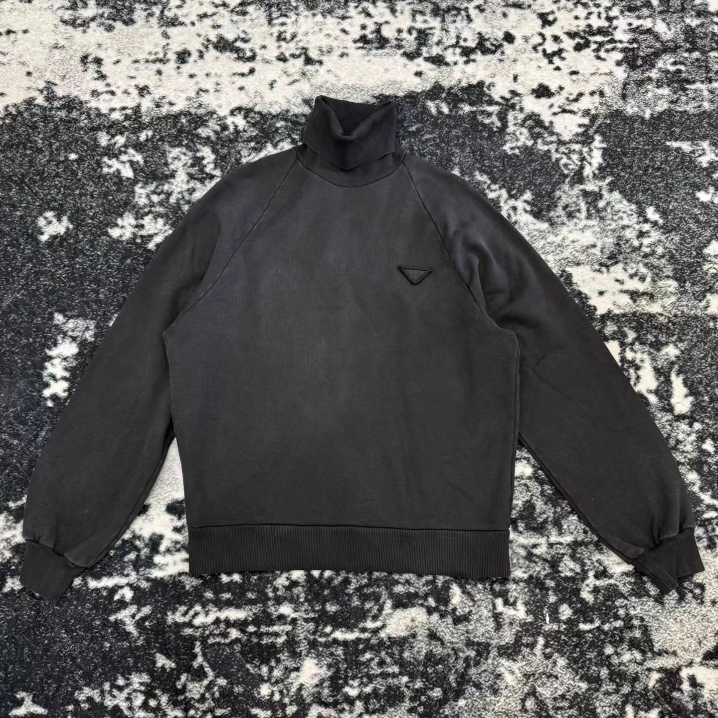 Prada PRADA black logo turtleneck sweatshirt size S Size US S / EU 44-46 / 1 - 1 Thumbnail