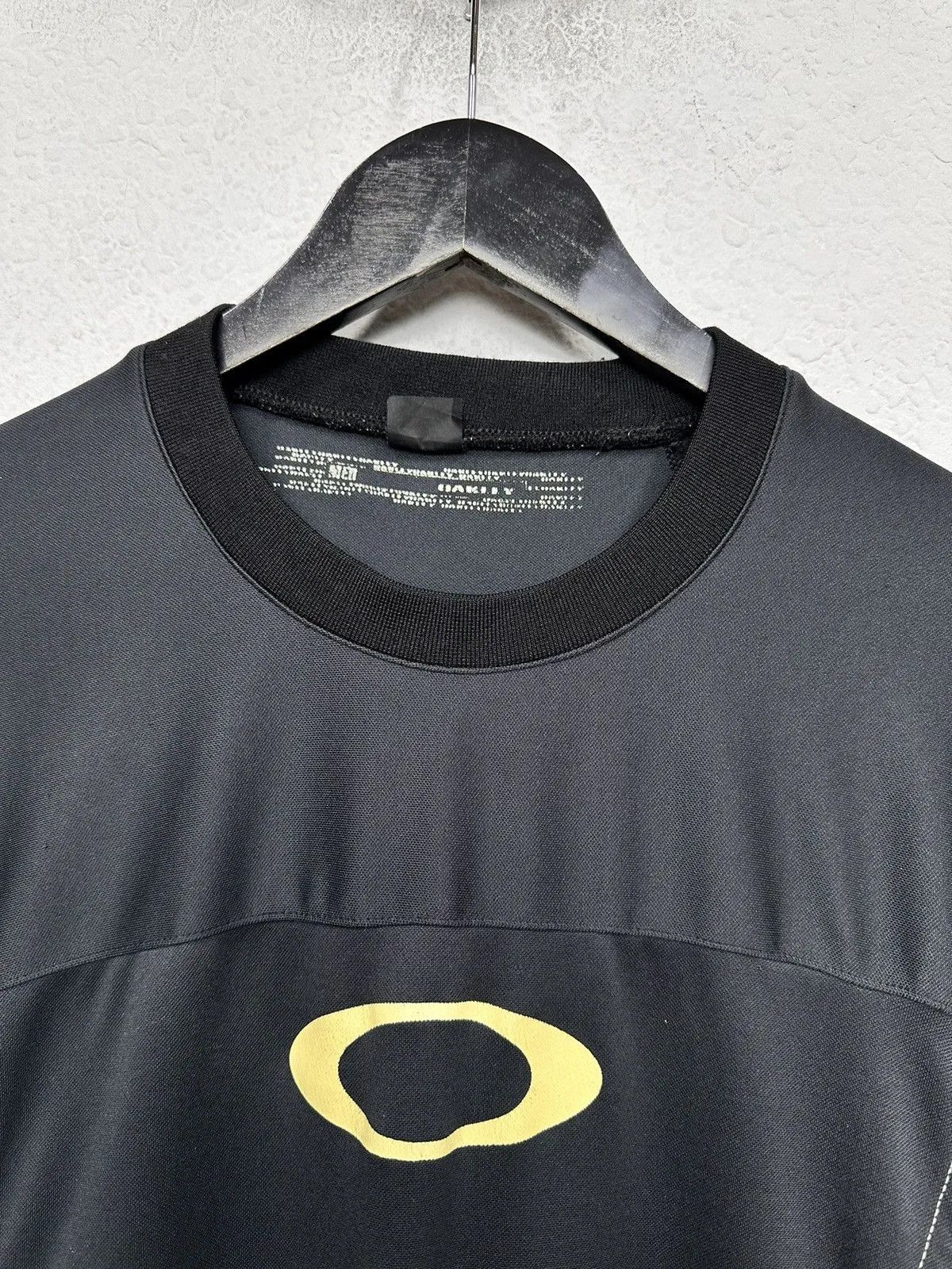 Vintage Vintage Oakley Long Sleeve Made Usa Streetwear Y2K T-shir Size US M / EU 48-50 / 2 - 10 Thumbnail