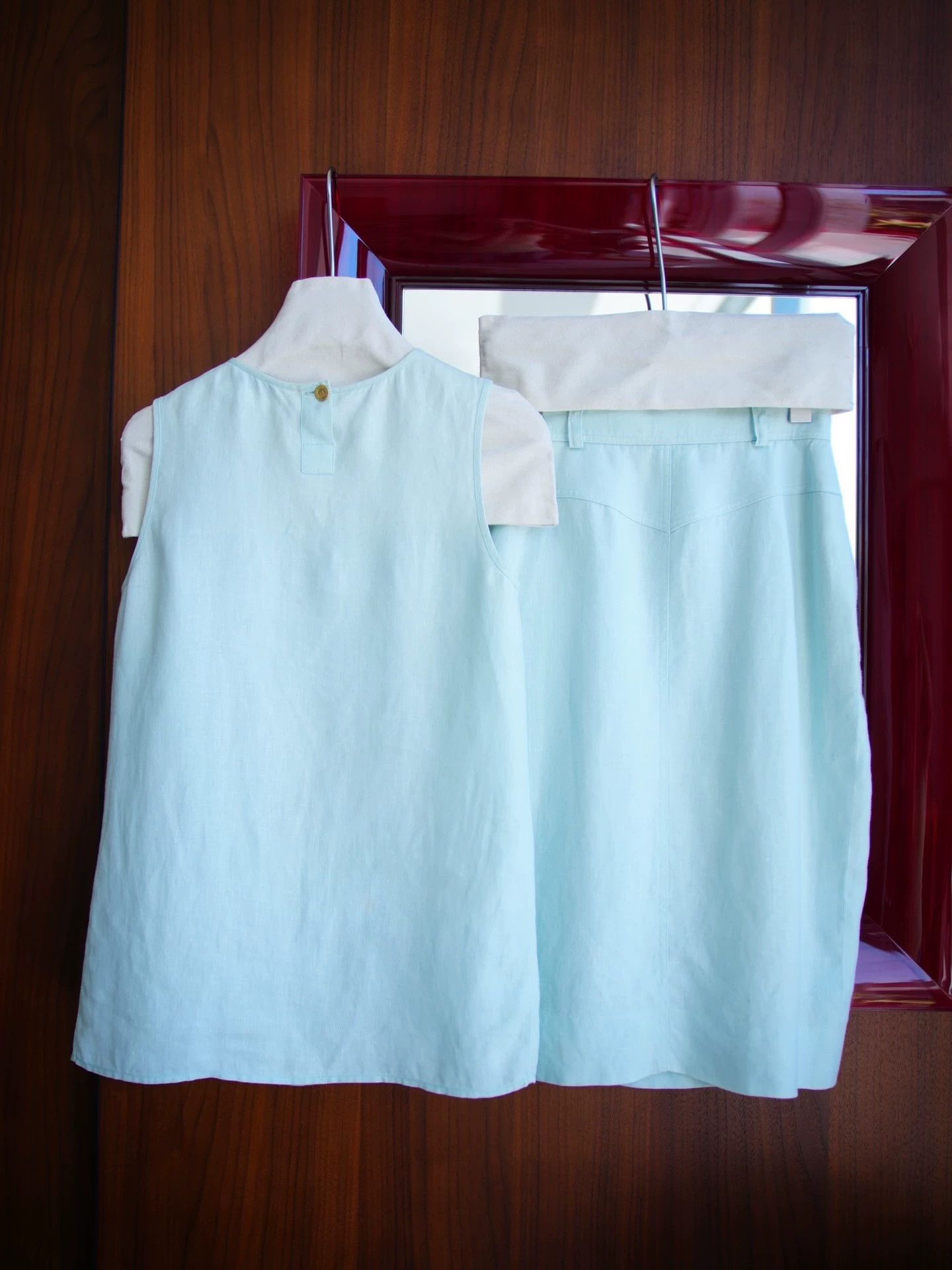Chanel Chanel Vintage Ice Cream Blue Linen Skirt Set with Gold Buttons Size S / US 4 / IT 40 - 5 Thumbnail