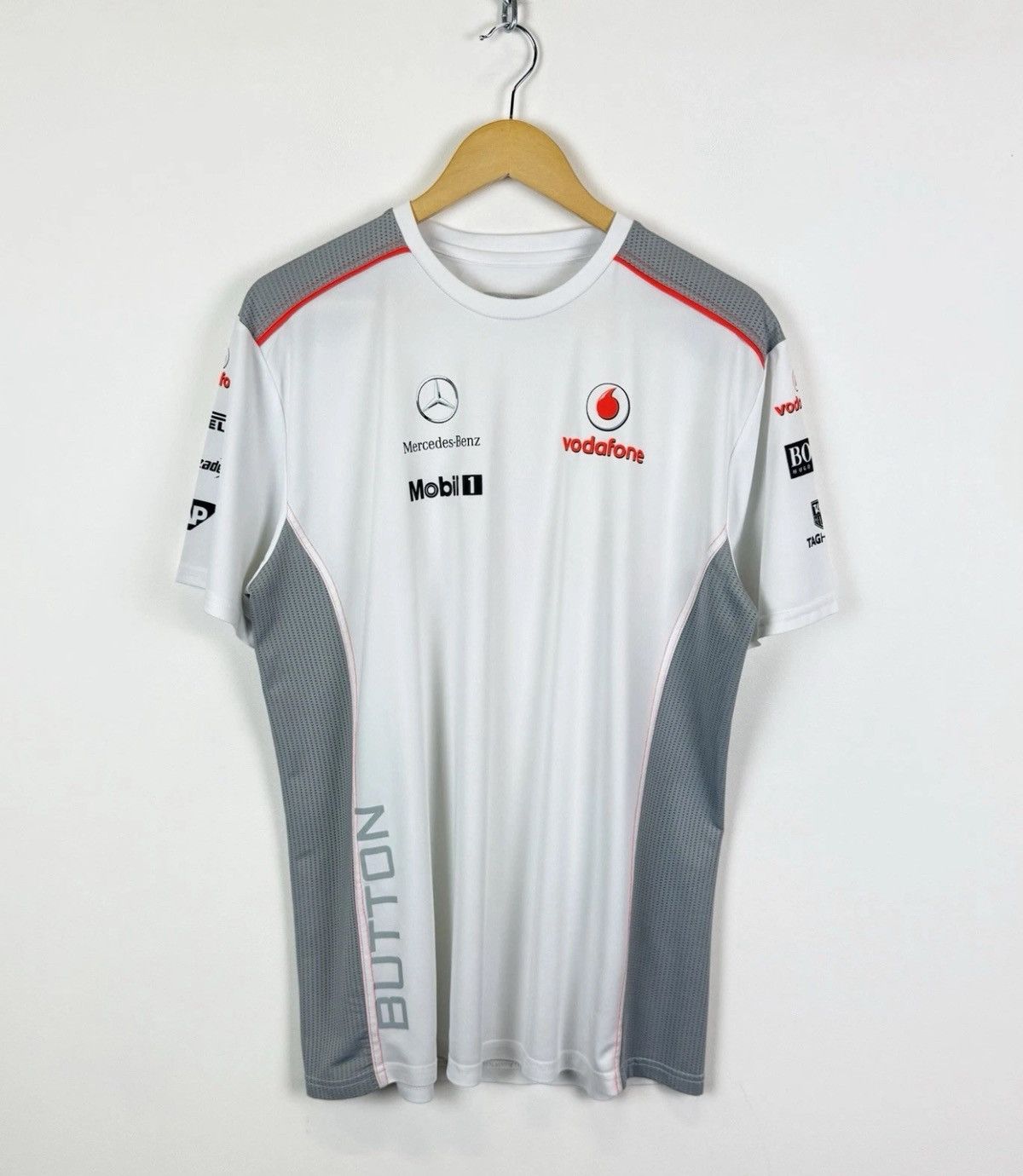 Hugo Boss Vodafone Mercedes Benz Formula Racing Button T-Shirt Jersey Size US XL / EU 56 / 4 - 1 Thumbnail