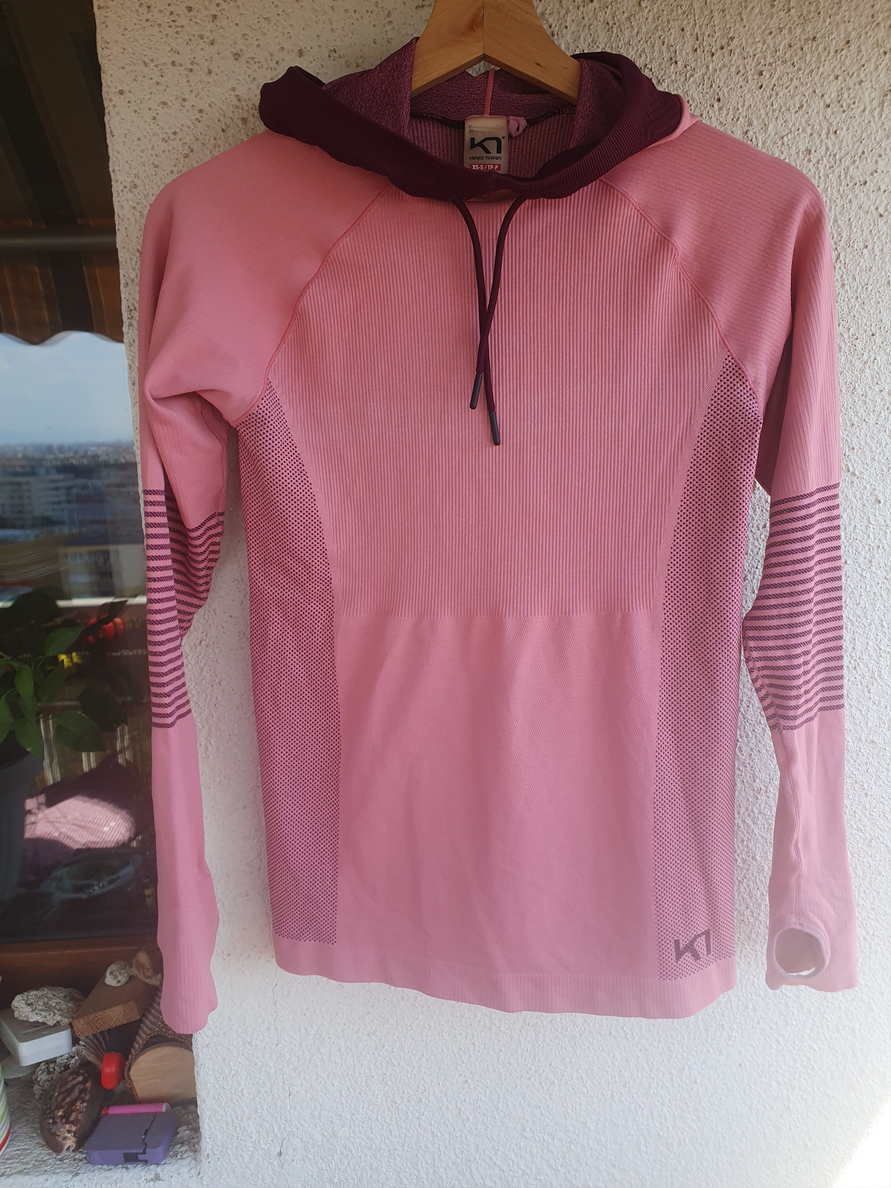 Other Kari Traa Long Sleeve Hooded Activewear Base Layer XS/S Size S / US 4 / IT 40 - 1 Thumbnail