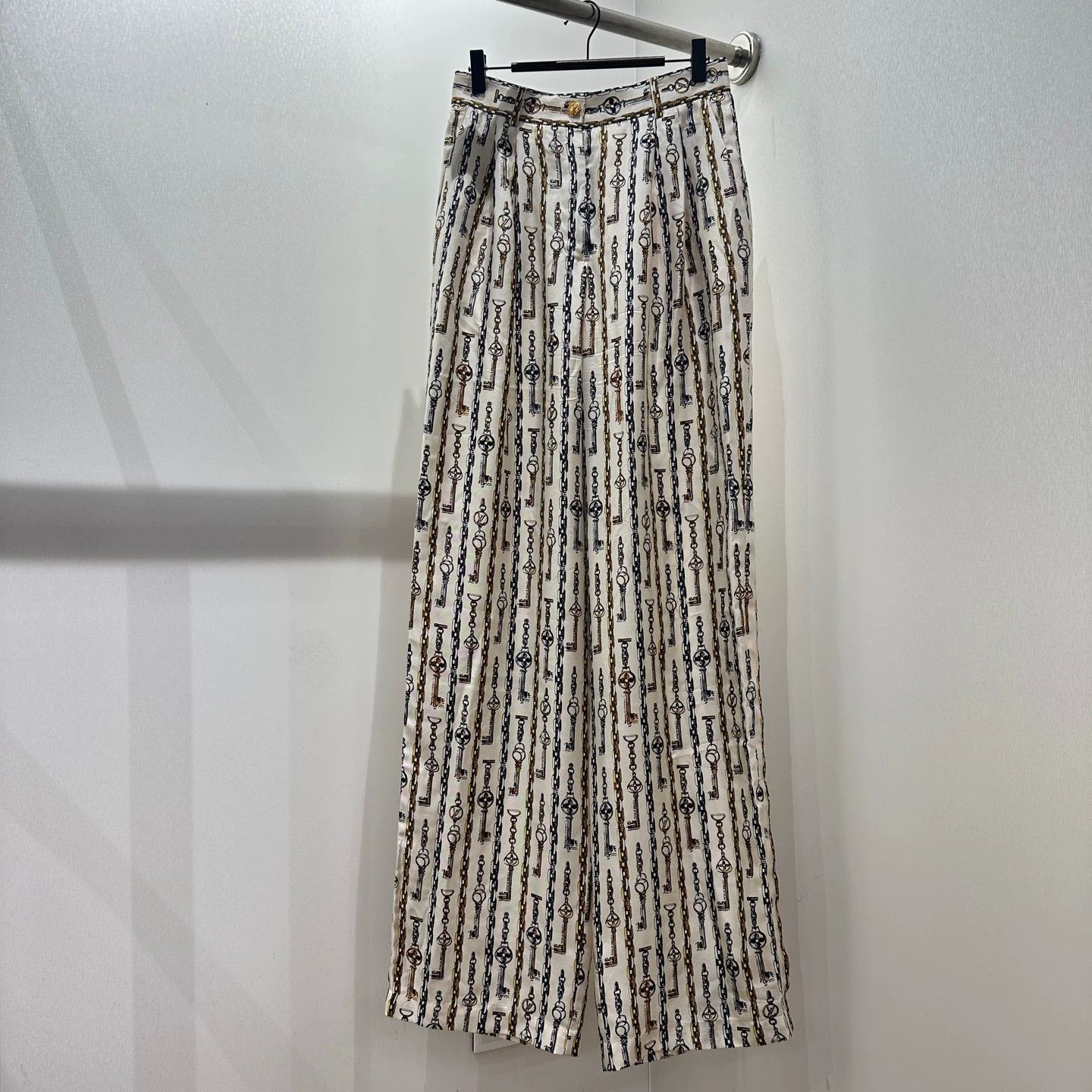 Louis Vuitton LV mar40 All Over Chain Logo Silk Pants 36 Size 26" / US 2 / IT 38 - 1 Thumbnail