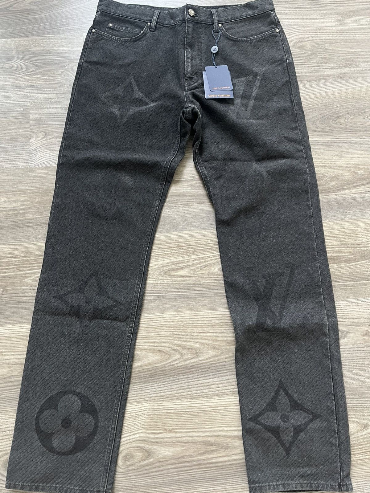 Louis Vuitton Louie Vuitton black gradient logo denim pants Size US 34 / EU 50 - 1 Thumbnail
