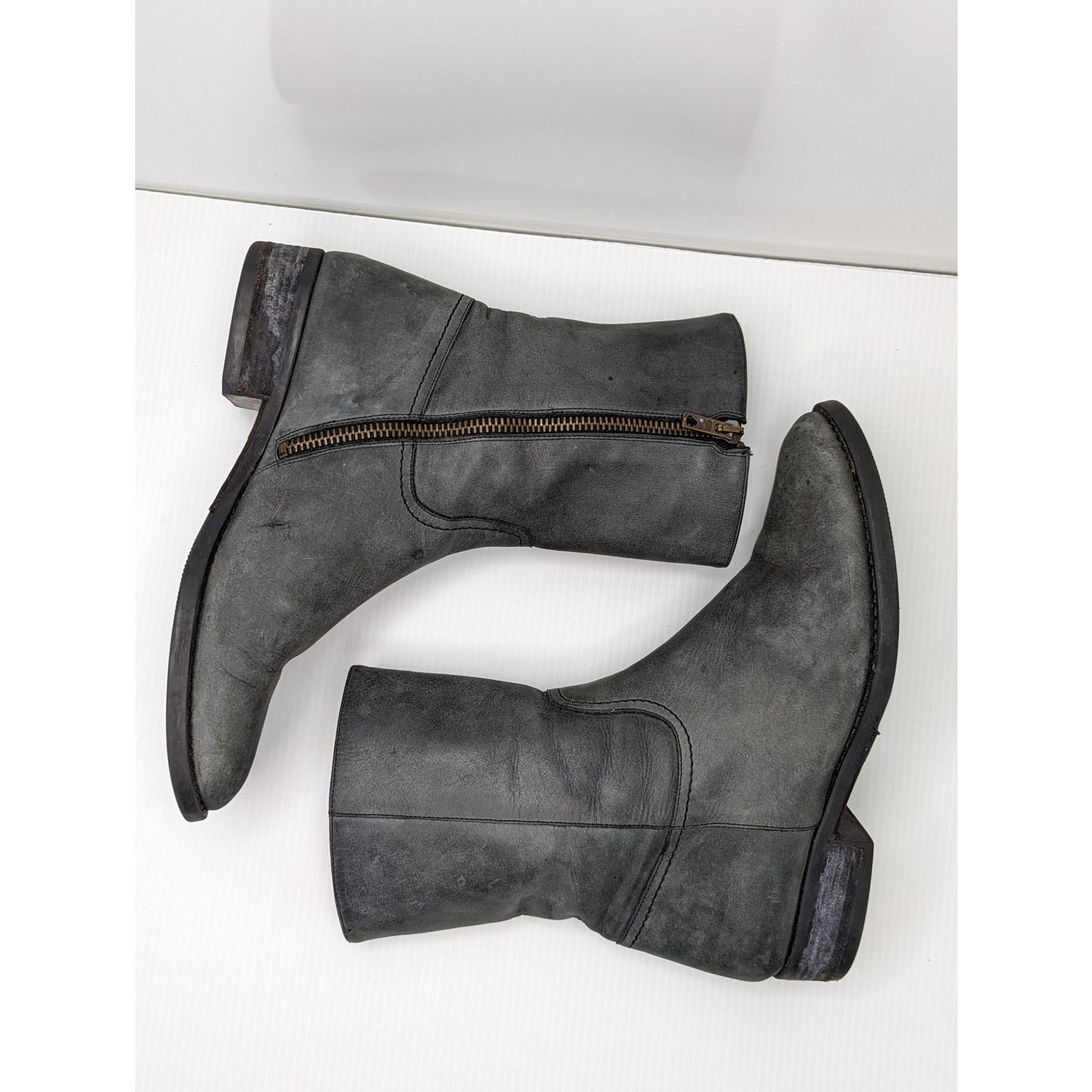 J.Crew Leather side zip heeled ankle boot sz 7 dark grey leather Size US 7 / IT 37 - 4 Thumbnail