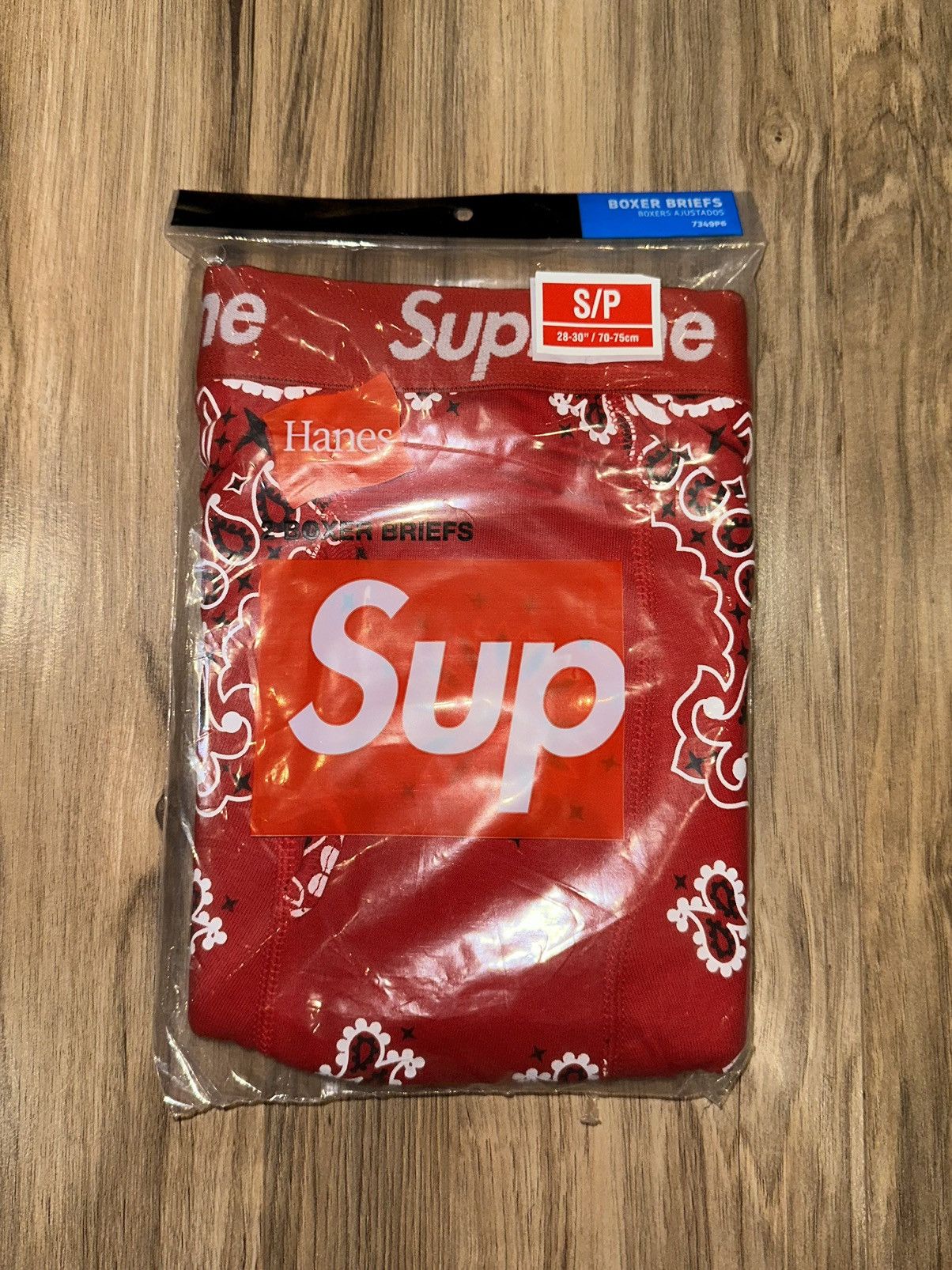 image of Supreme Fw22 Bandana Boxer Briefs in Red, Men's