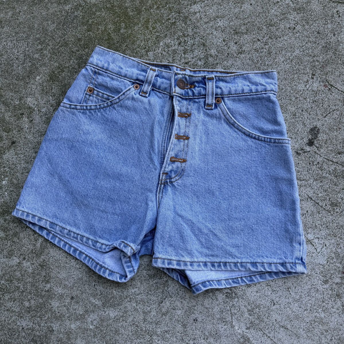 Levi's VINTAGE 90s LEVI’S WOMEN’S 950 RELAXED HIGH WAISTED SHORTS Size 24" / US 00 / IT 34 - 13 Thumbnail
