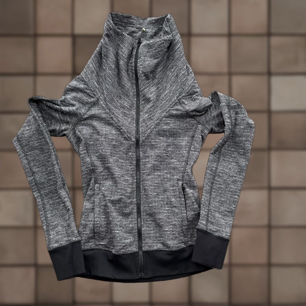 Lululemon Lululemon Jacket Womens 4 Gray Full Zip Knit Track Funnel Neck Running Athletic Size S / US 4 / IT 40 - 1 Thumbnail