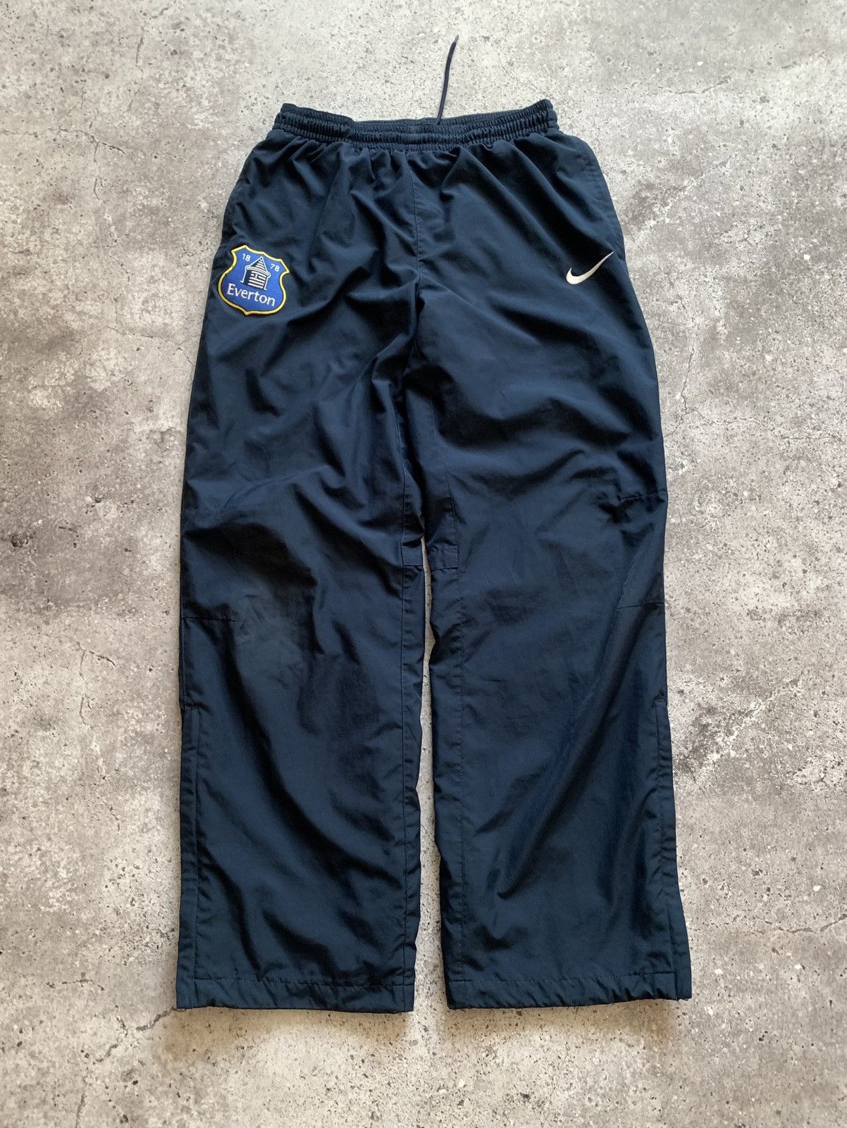 Nike 🔥VINTAGE NIKE EVERTON BAGGY TRACK PANTS SWEATPANTS Size US 32 / EU 48 - 3 Thumbnail