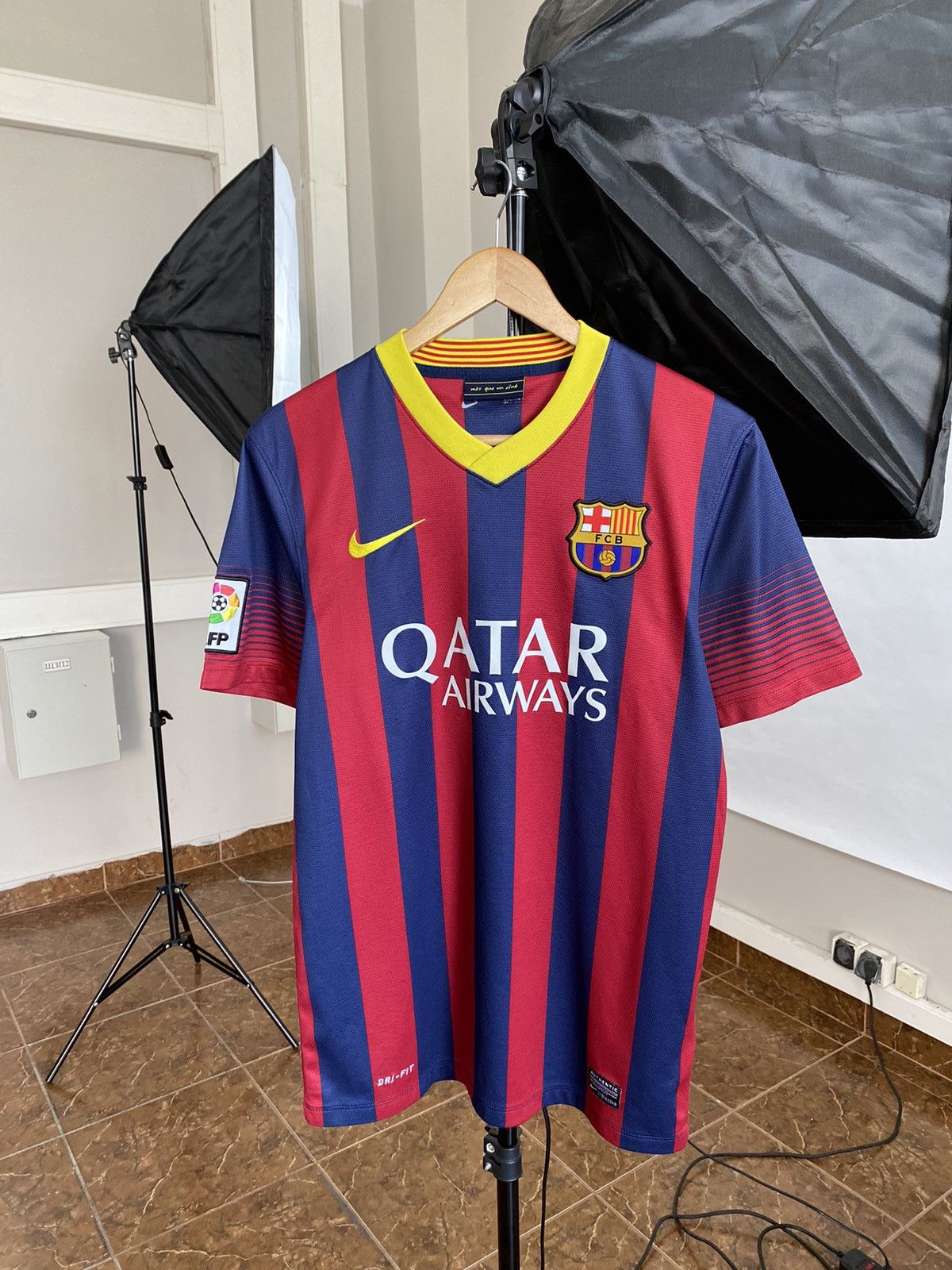 Nike 🇪🇸 F. C. Barcelona 2013 Nike Soccer Jersey T-Shirt Rare Retro Size US S / EU 44-46 / 1 - 1 Thumbnail