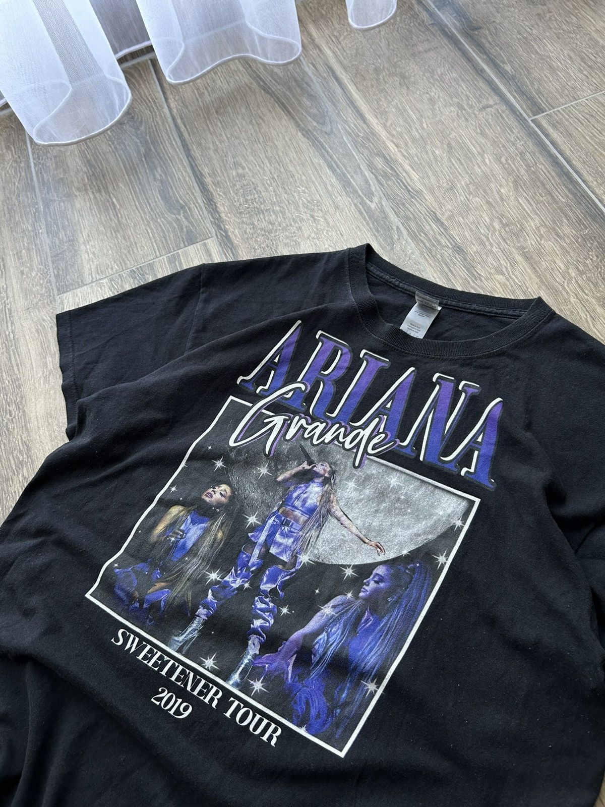 Band Tees Ariana Grande World Tour 2017 big logo shirt Size US L / EU 52-54 / 3 - 2 Thumbnail