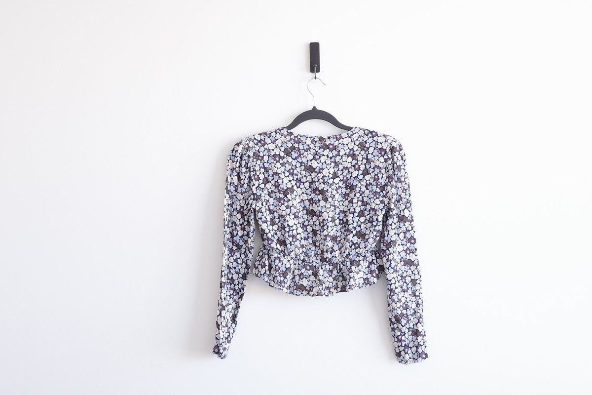 Aritzia Aritzia Sunday Best Tie Front Blouse Blue Foral Size US XXS Size XXS / US 00 / IT 34 - 2 Thumbnail