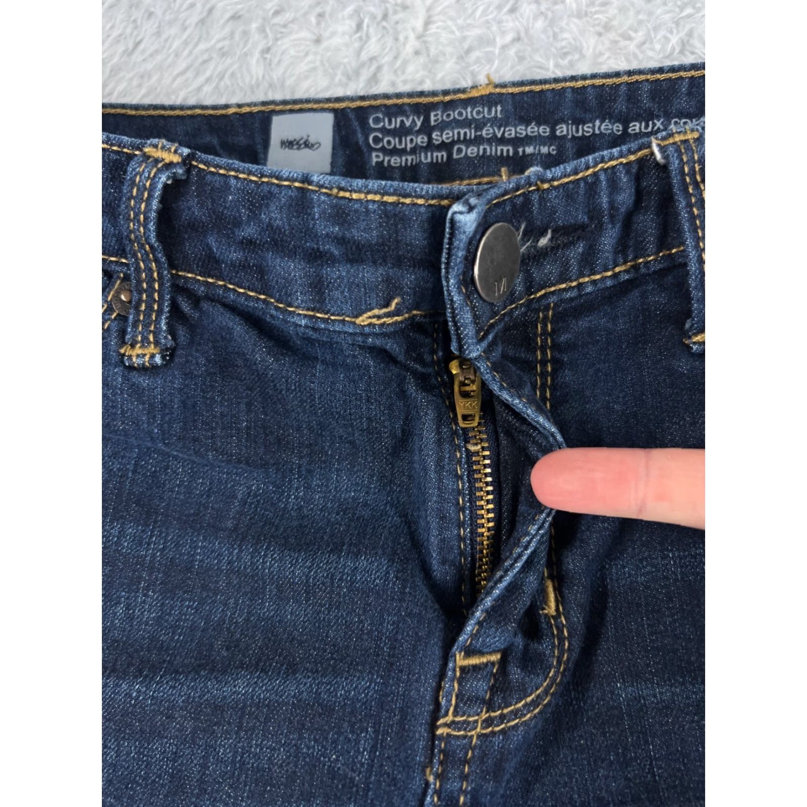 Mossimo Mossimo Jeans Women 6 Blue Denim Bootcut 29x30 Mid Rise 5-Pocket Cotton Blend Stretch Regular Color Blue Brand Mossimo Jeans Womens Jeans Bootcut 90s? Size 28" / US 6 / IT 42 - 5 Thumbnail