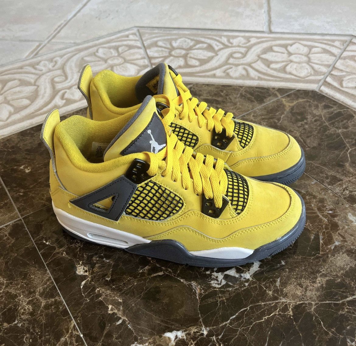 Jordan Brand Air Jordan 4 Retro GS “Lightning” 2021 size 5.5Y Size US 5.5 / EU 38 - 1 Thumbnail