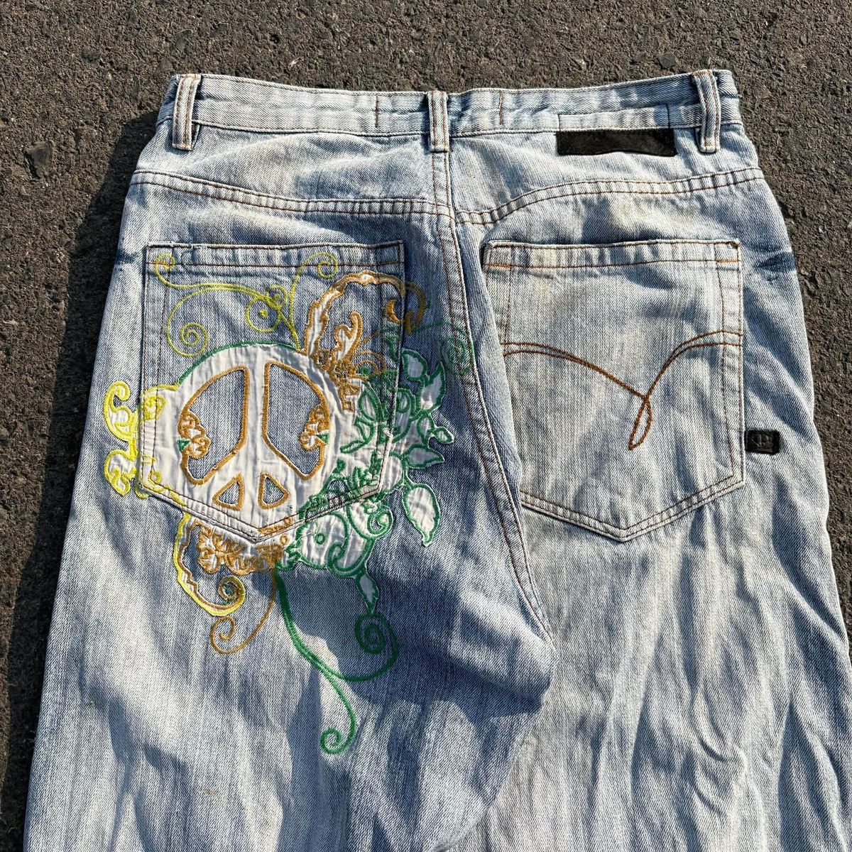 Japanese Brand Indigo Red Peace Graphic Denim Jeans Y2K Streetwear Size US 36 / EU 52 - 7 Thumbnail