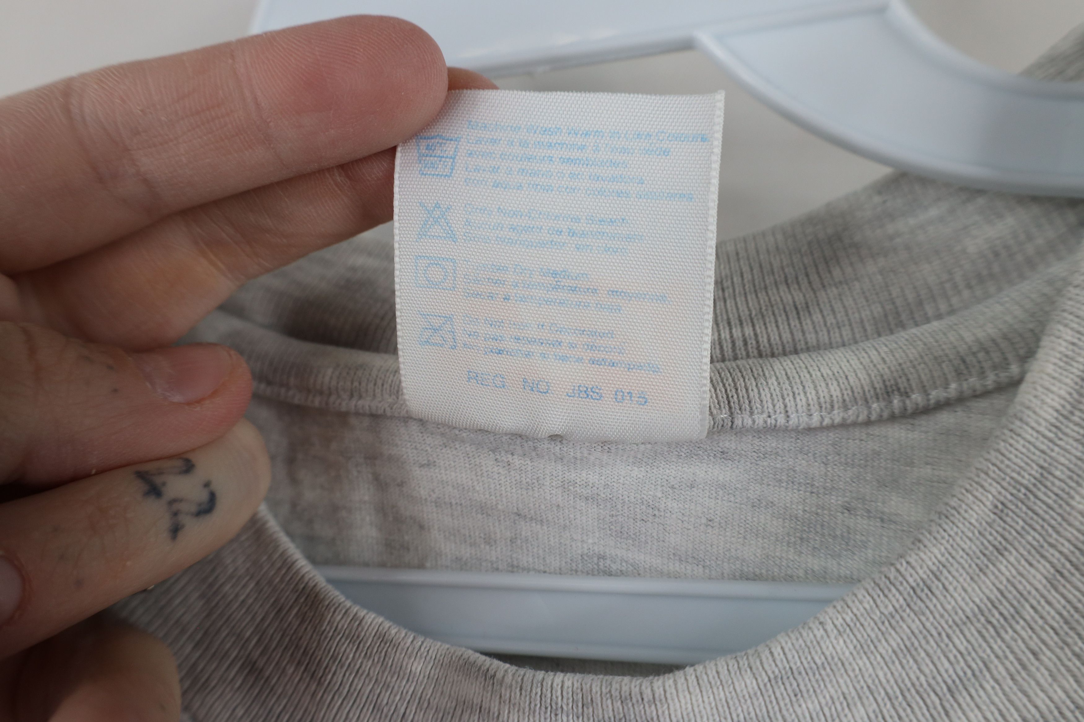 Vintage Vintage 90s Streetwear Rainbow Fish Antigua T-Shirt Gray Size M / US 6-8 / IT 42-44 - 9 Thumbnail