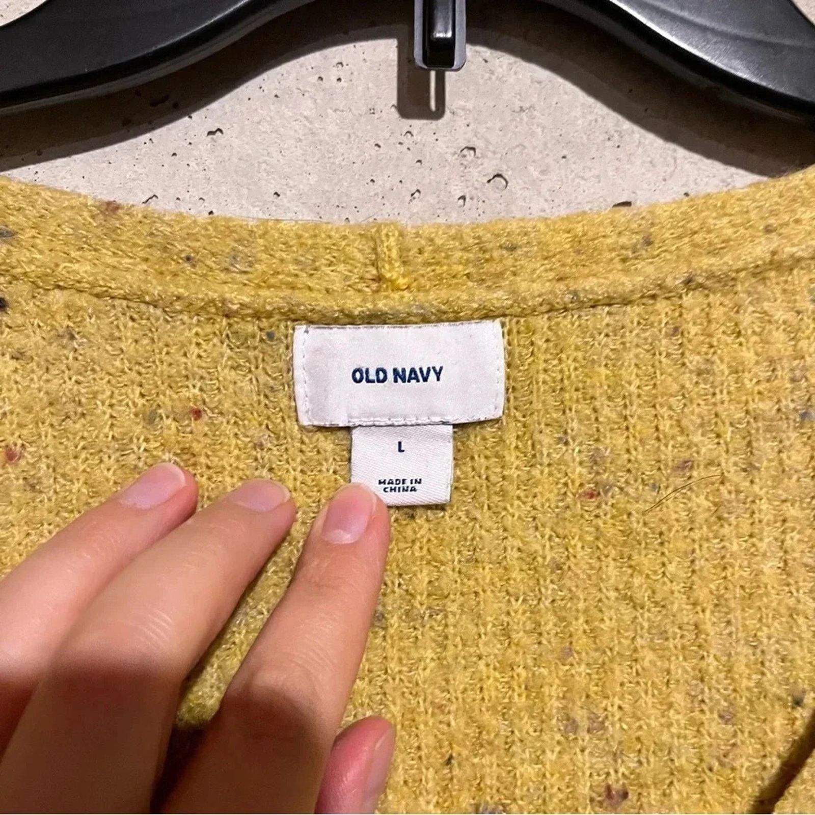 Old Navy Old Navy Sweater Women Size L V Neck Soft Fuzzy Pullover Size L / US 10 / IT 46 - 2 Thumbnail