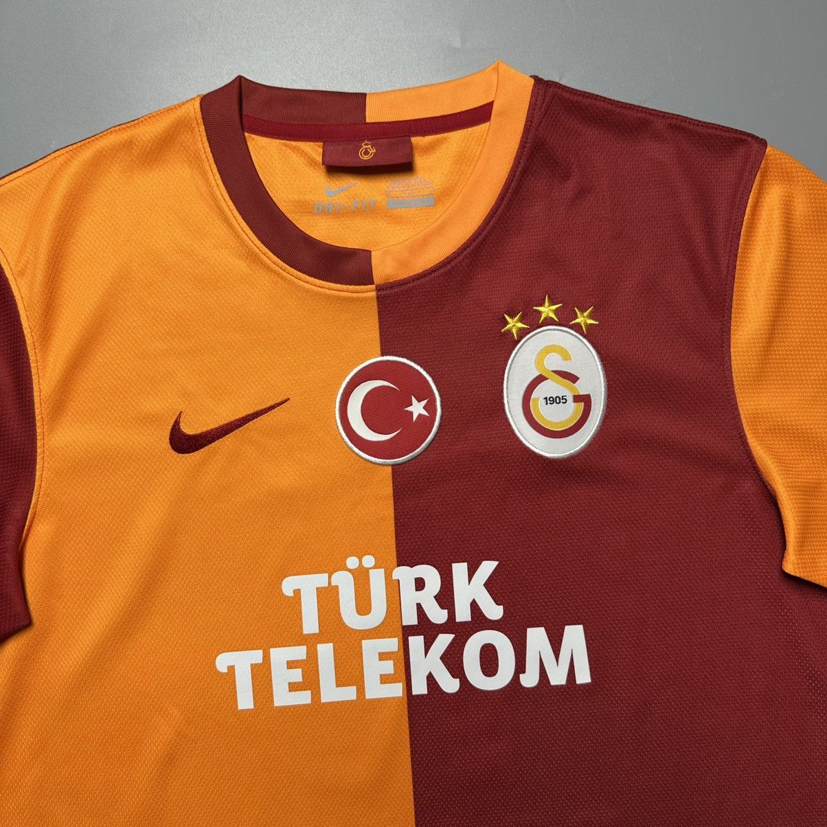 Nike GALATASARAY NIKE 2013/2014 FOOTBALL HOME JERSEY #11 DROGBA Size US M / EU 48-50 / 2 - 4 Thumbnail