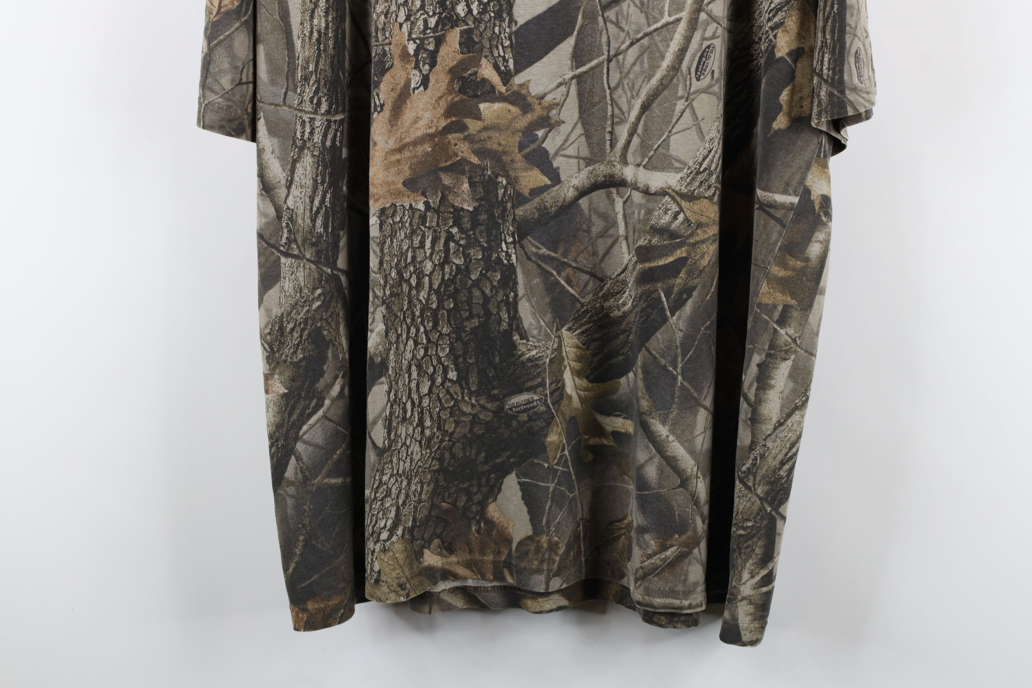 Vintage Vintage 90s Streetwear Realtree Camouflage Pocket T-Shirt Size US XXL / EU 58 / 5 - 14 Thumbnail