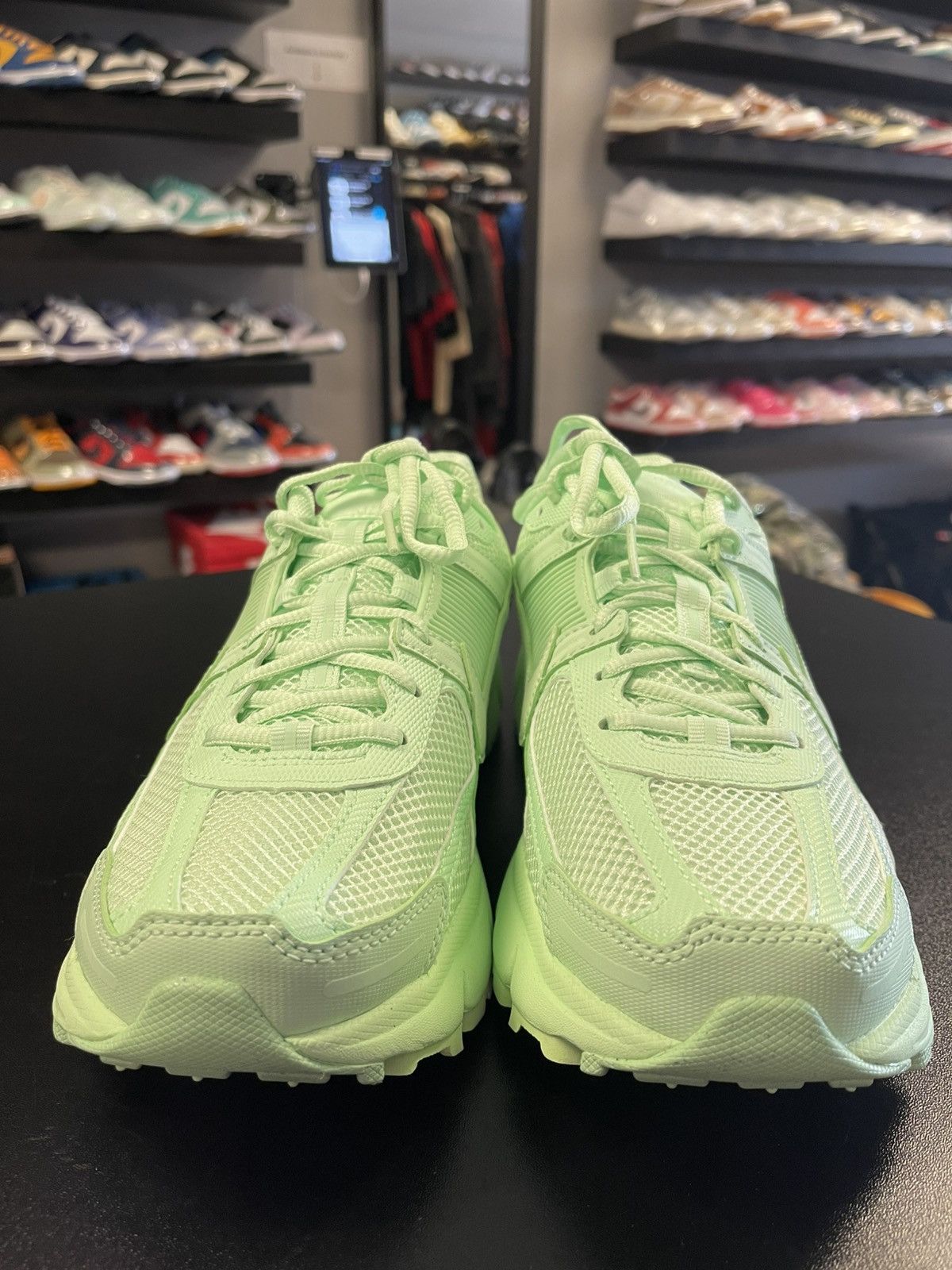 Nike Size 8.5 - Nike Zoom Vomero 5 Lime Green Clean! Size US 8.5 / EU 41-42 - 2 Thumbnail