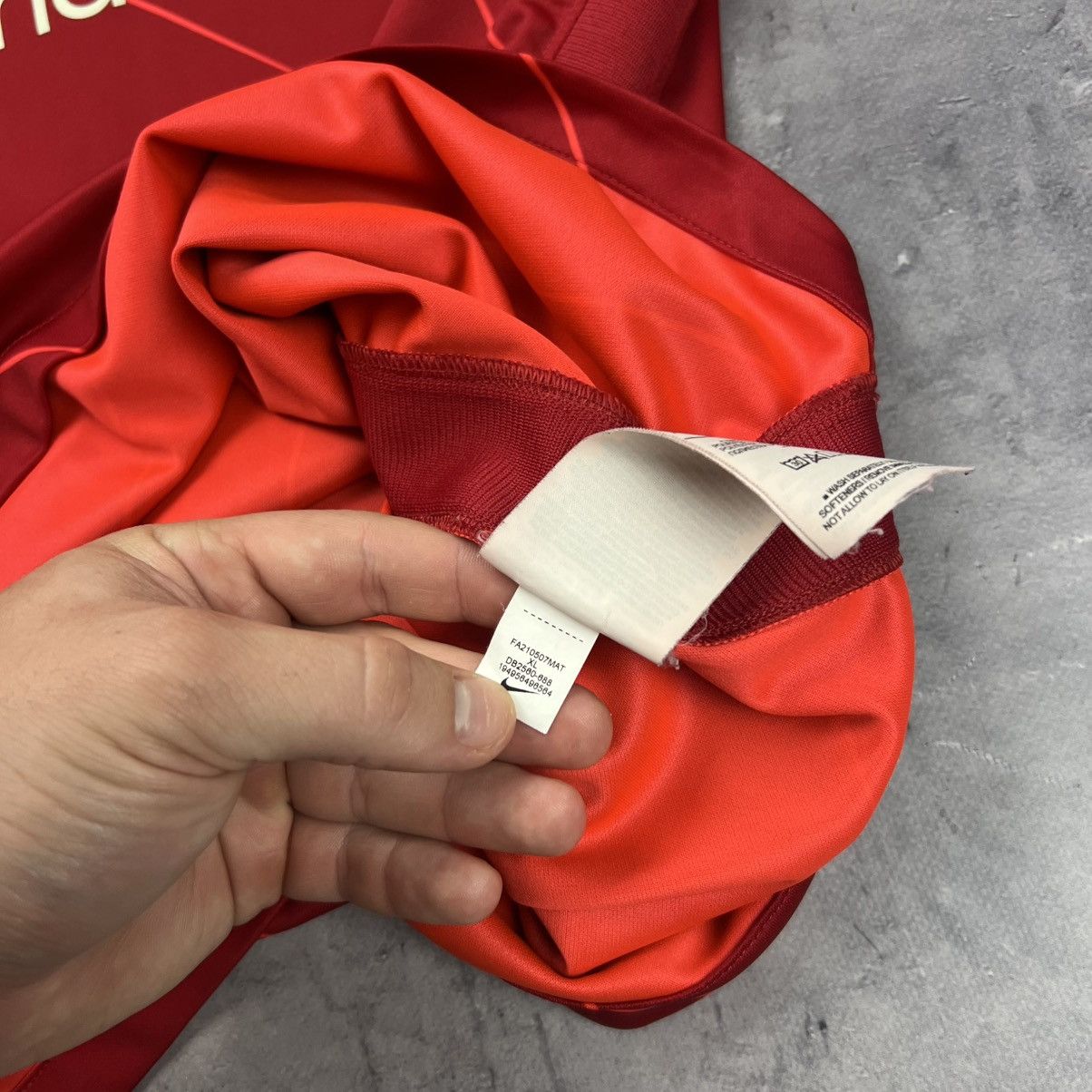 Nike Rare! Salah 11 Nike Liverpool Soccer Jersey Shirt Size US XL / EU 56 / 4 - 14 Thumbnail