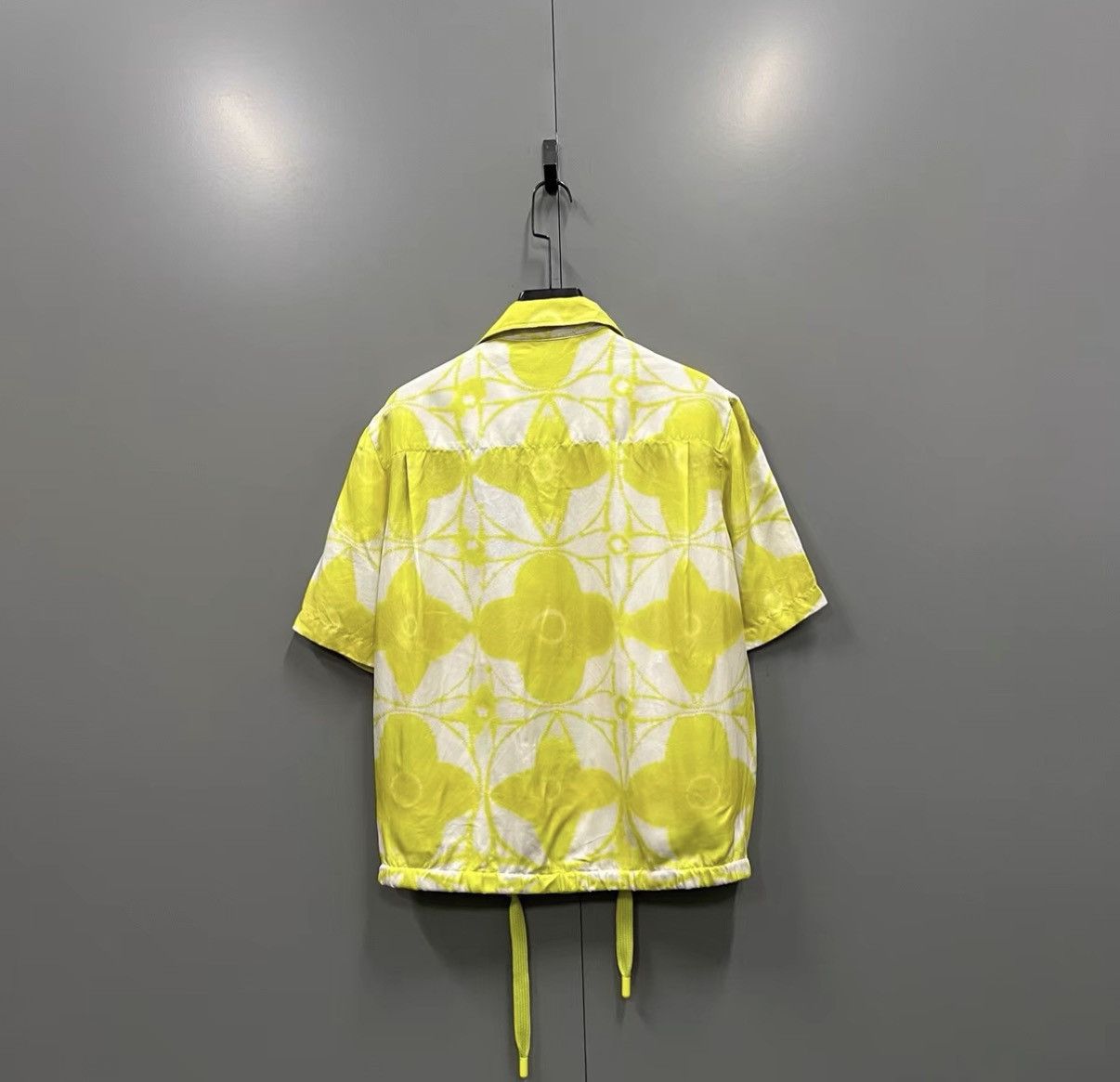 Louis Vuitton Louis Vuitton Monogram Print Short-sleeve Shirt J41 Size XS / US 0-2 / IT 36-38 - 2 Thumbnail