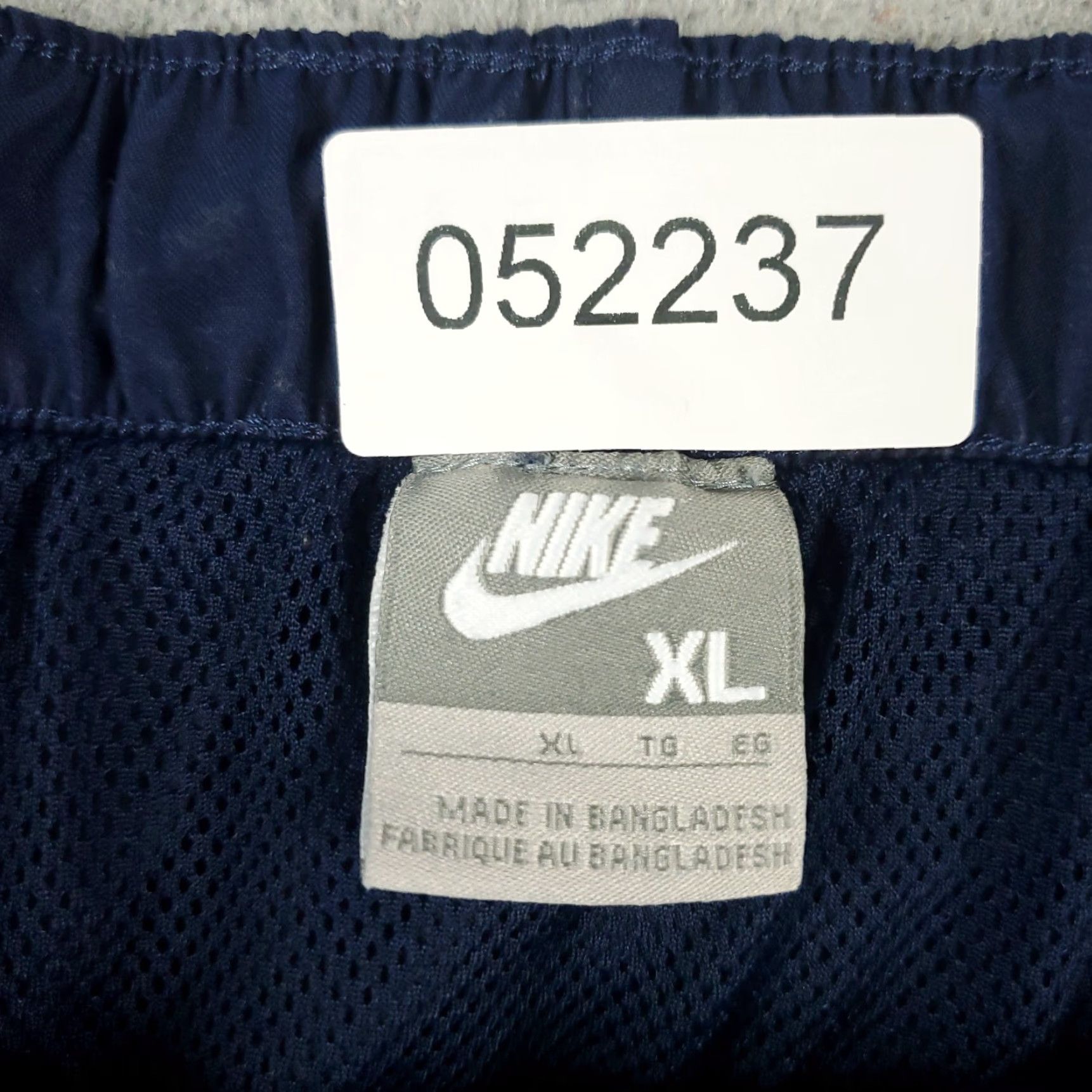 Nike VINTAGE Nike Shorts Mens XL Blue Swoosh Beach Board Swim Trunks Size US 36 / EU 52 - 7 Thumbnail