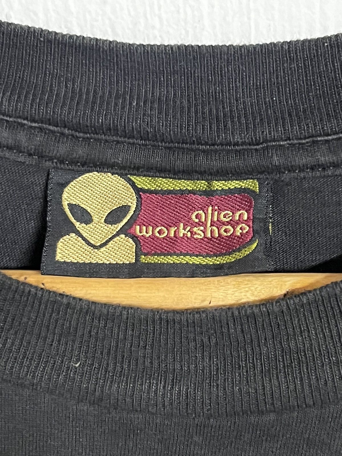 Alien Workshop 🔥HOT DROPS🔥 Vintage Big Print Alien Workshop 1996 tshirt Size US XL / EU 56 / 4 - 5 Thumbnail