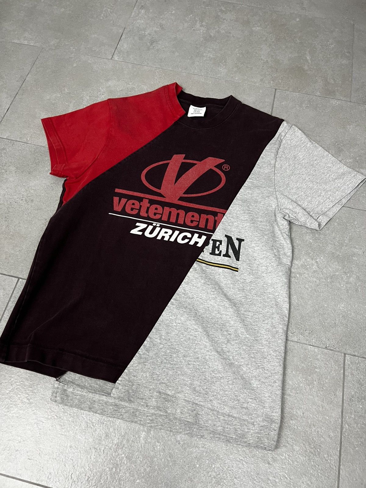 Vetements VETEMENTS Split Zürich T-shirt Size US M / EU 48-50 / 2 - 7 Thumbnail