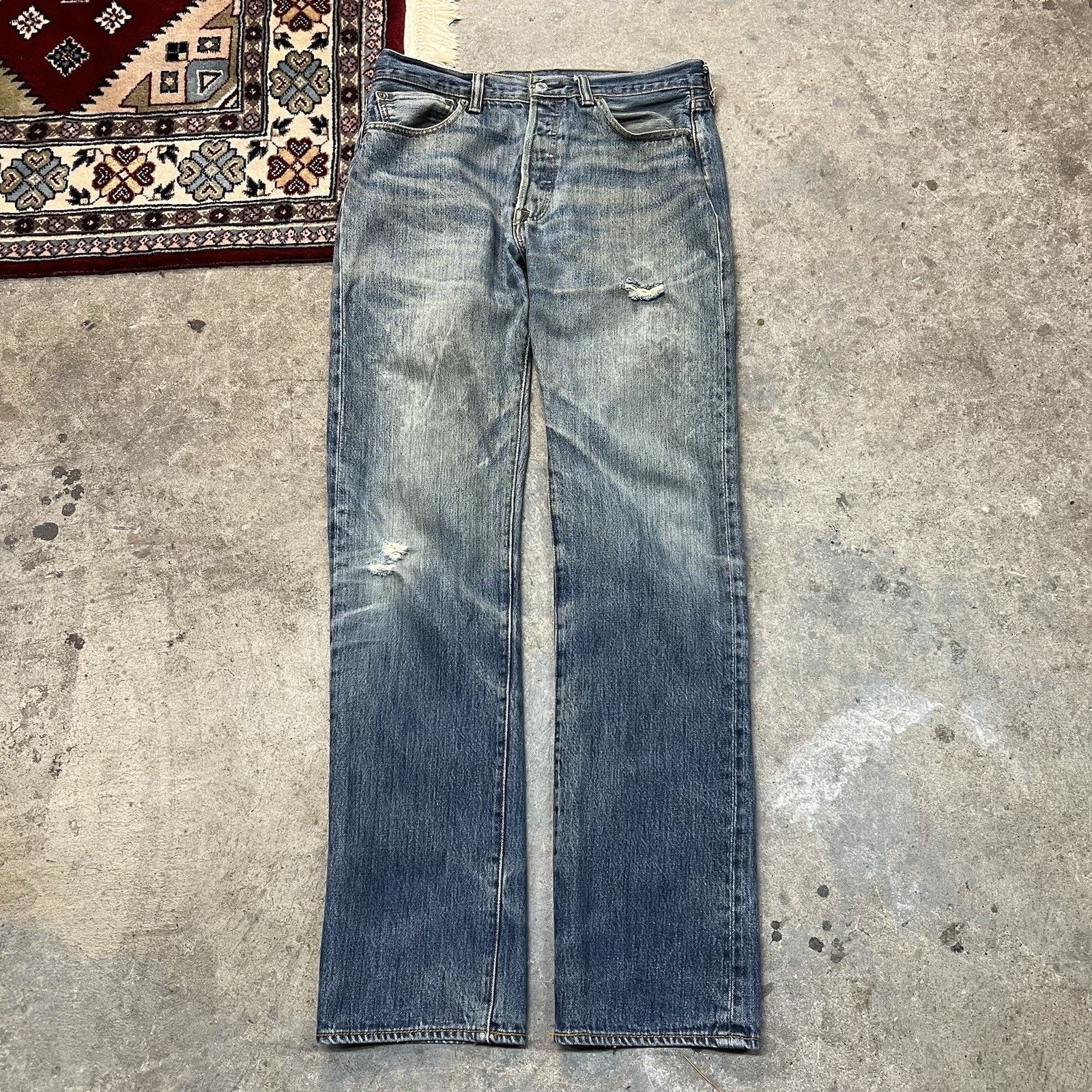 Levi's Levis 501 Jeans Button Fly Medium Whisker Fade Men’s 32x32 Size US 32 / EU 48 - 2 Thumbnail