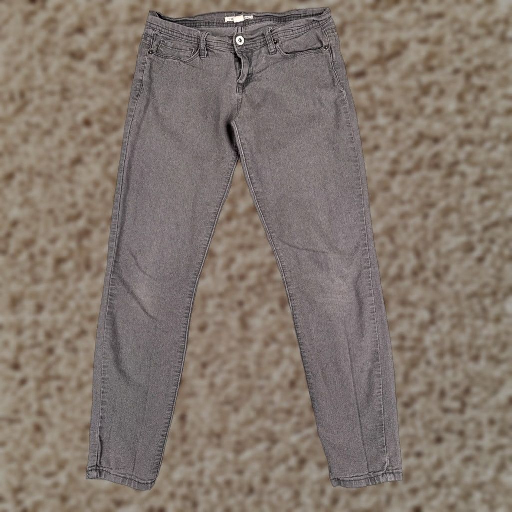 Forever 21 FOREVER 21 Jeans Womens 27 Gray Denim Tapered Cotton Blend Low Rise 27x26 Distressed 5-Pocket Design Regular Inseam 26 in Mens? Size 27" / US 4 / IT 40 - 1 Thumbnail