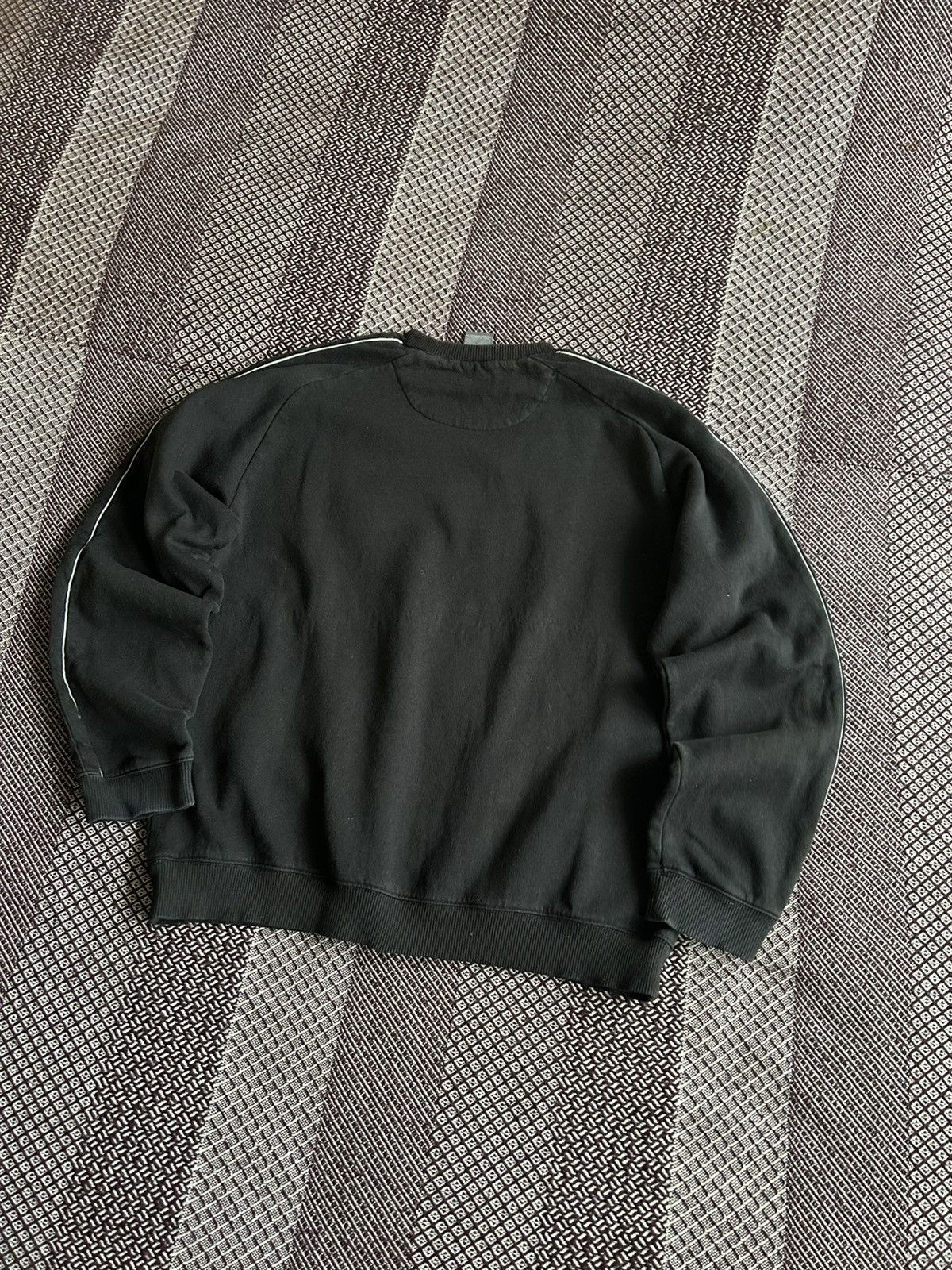 Vintage Vintage Y2K Nike Swoosh Big Logo Black Sweatshirt Boxy Fit Size US L / EU 52-54 / 3 - 9 Thumbnail