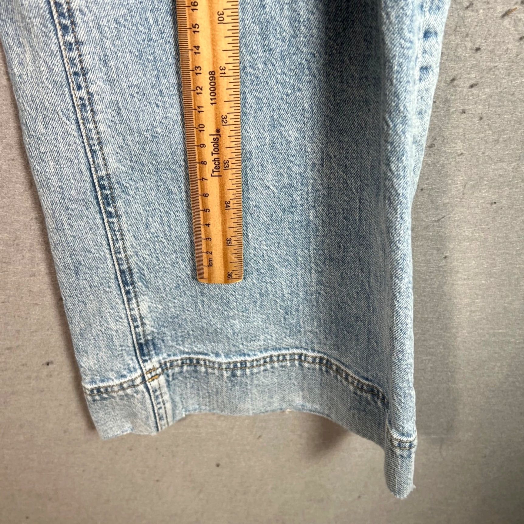 Alice + Olivia Alice + Olivia Jeans Womens Size 25 Wide-Leg Light Wash Denim Blue 5-Pocket Design Vintage No Shirt? Size 42" / US 20 - 7 Thumbnail