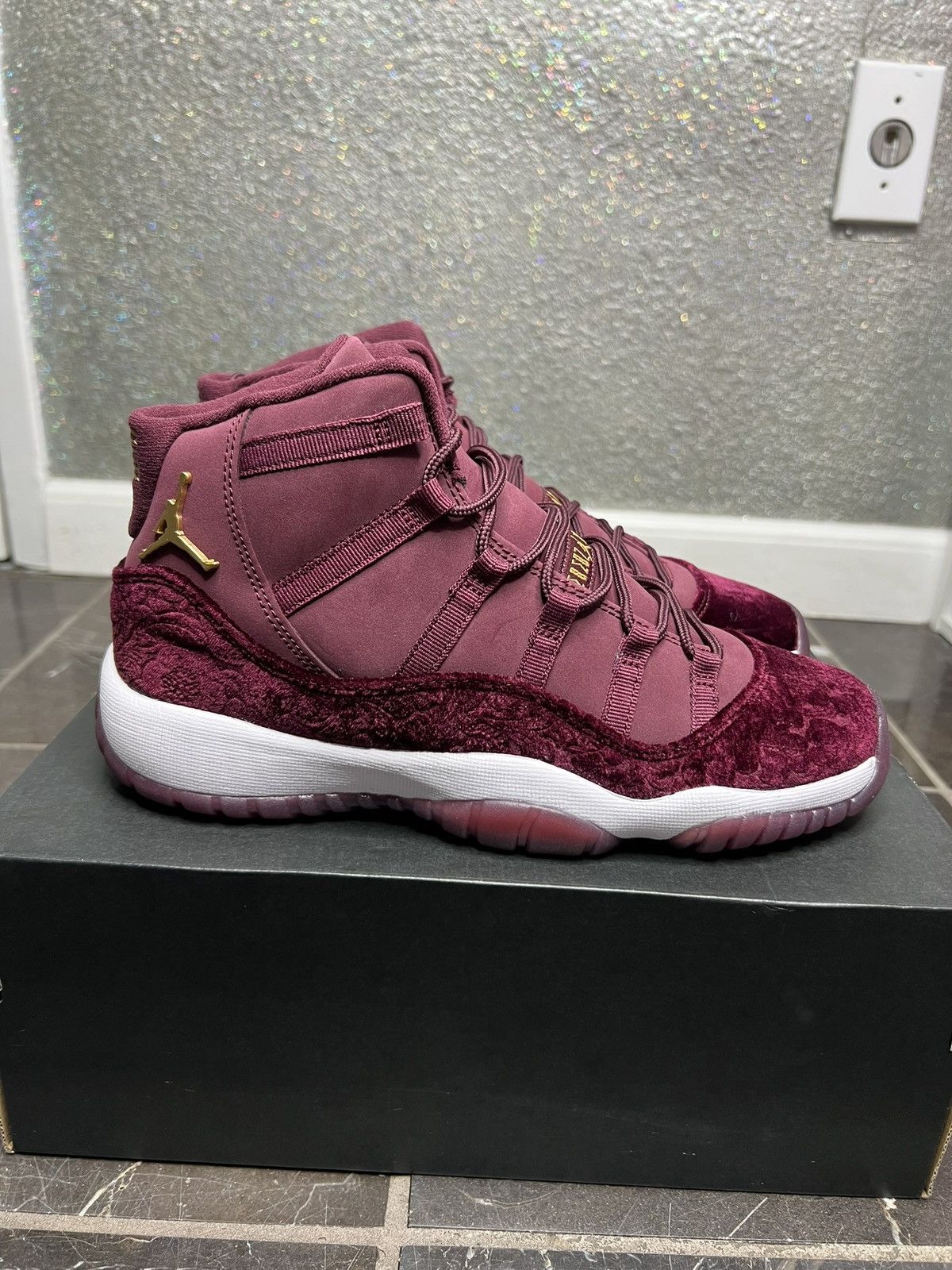 Jordan Brand Jordan Heiress 11s (2016) DS GS 7Y! Size US 7 / EU 40 - 2 Thumbnail