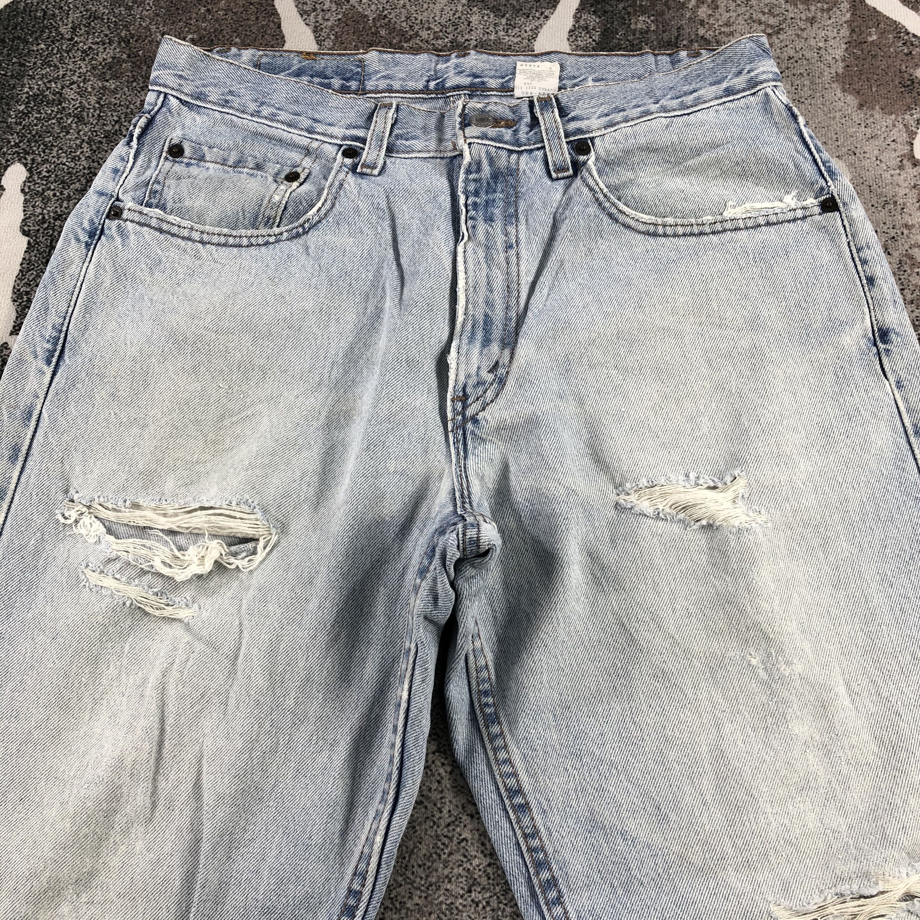 Levi's Vintage Levis 569 Jeans Distress Light wash Denim KJ907 Size US 32 / EU 48 - 3 Thumbnail