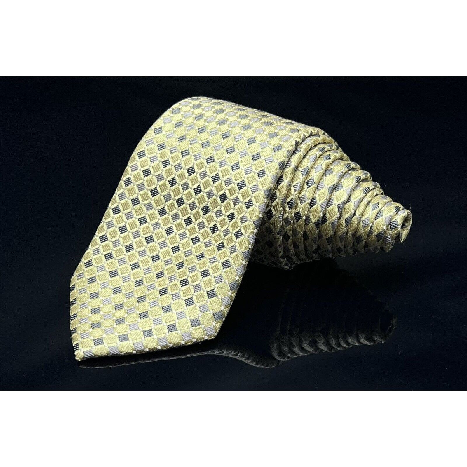 Donald Trump DONALD J. TRUMP MEN'S TIE YELLOW/GEOMETRIC Width: 3.25”" Len Size ONE SIZE - 6 Thumbnail