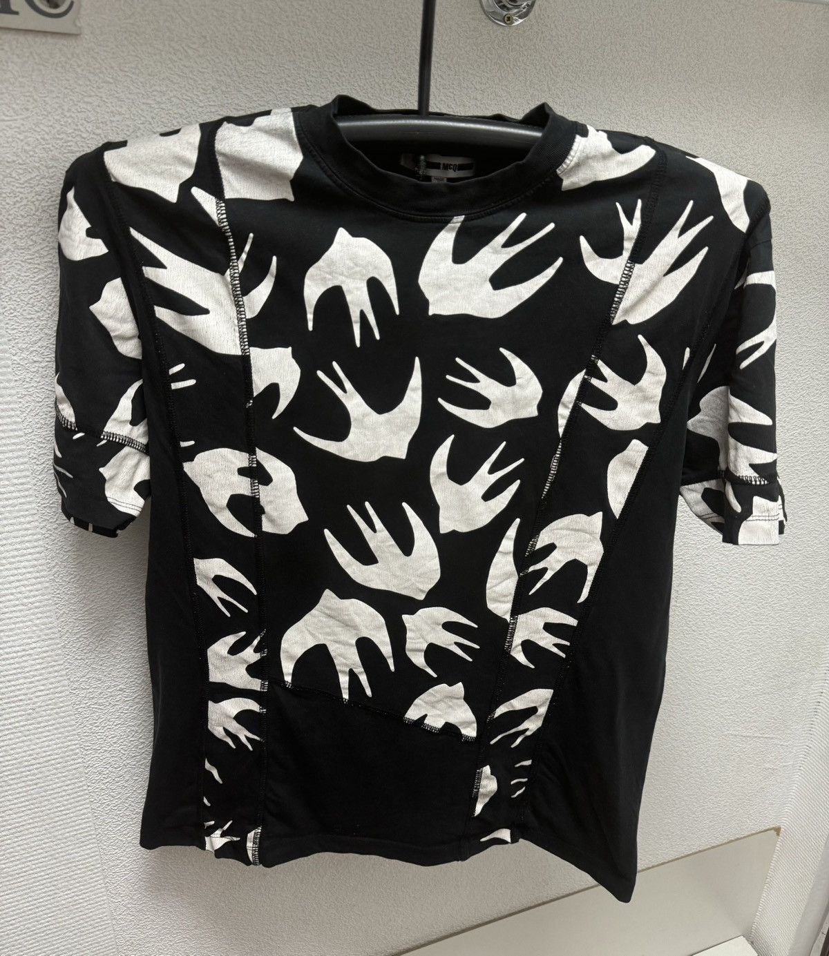 Alexander McQueen Alexander Mcqueen MCQ black fullprint t-shirt S sz moncler Size US S / EU 44-46 / 1 - 1 Thumbnail