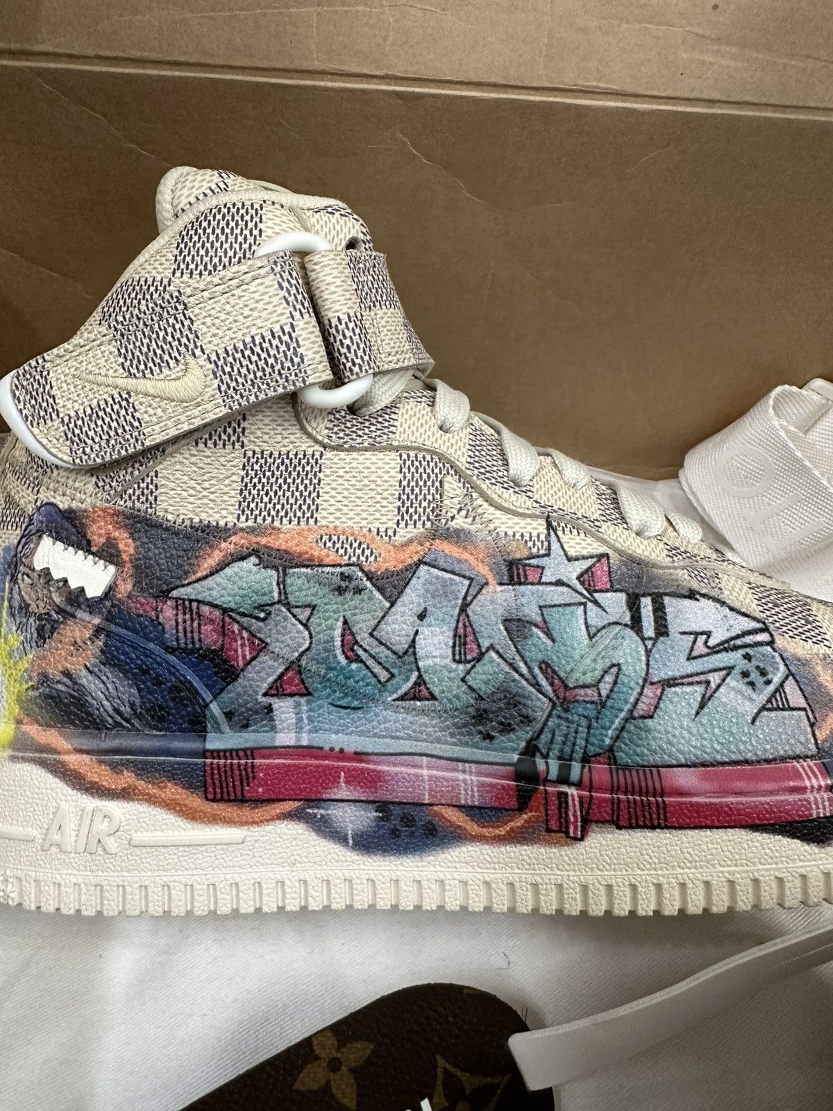 Louis Vuitton Louis Vuitton AF1 Mid Graffiti DS Size 7.5 Size US 7.5 / EU 40-41 - 10 Thumbnail