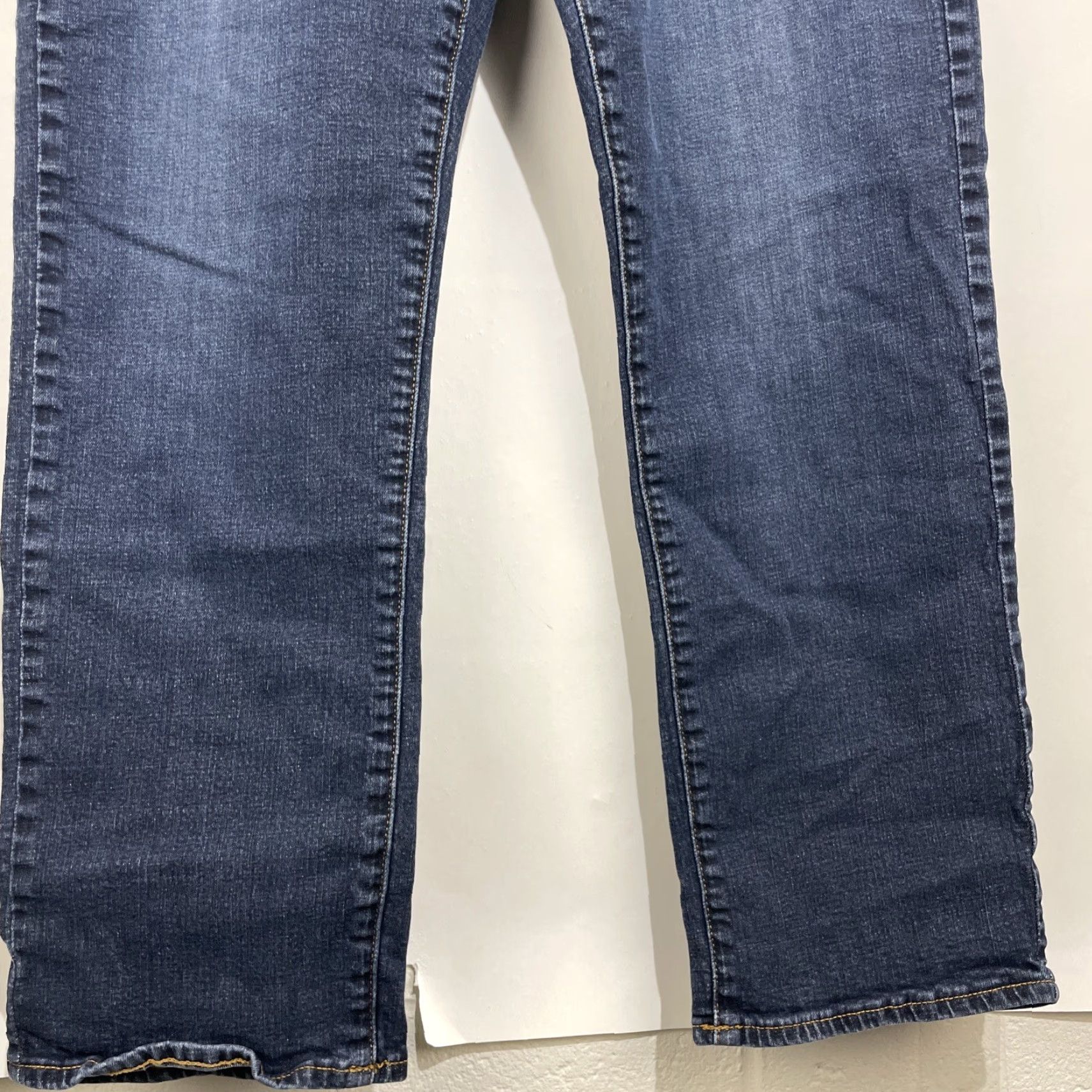 Lucky Brand Lucky Brand Jeans Mens 34X30 Blue 221 Straight Model Dark Wash Denim Jeans 5-Pocket Belt Loops Regular Fit Cotton Spandex Machine Washable Size US 34 / EU 50 - 6 Thumbnail