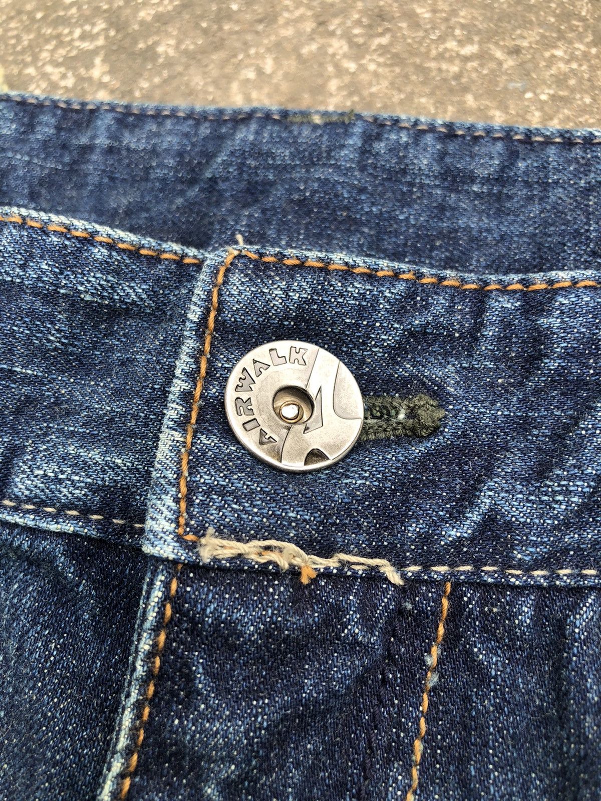 Airwalk Airwalk Vintage Baggy Distressed Denim Patch Loose Studded Size US 32 / EU 48 - 12 Thumbnail