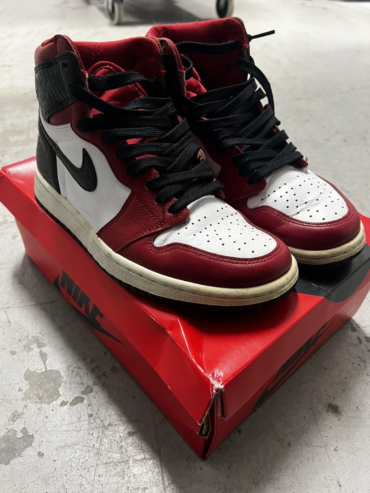 Nike Nike Jordan Retro 1 High OG “Satin Res” Size US 6.5 / EU 39-40 - 2 Thumbnail