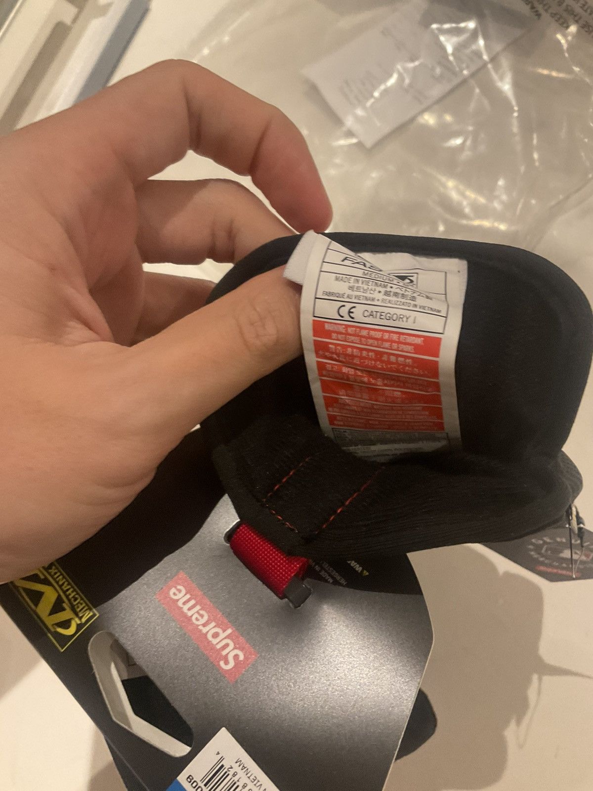 Supreme Supreme Mechanix Fastfit MLB Team Gloves Black Size 32 - 3 Thumbnail