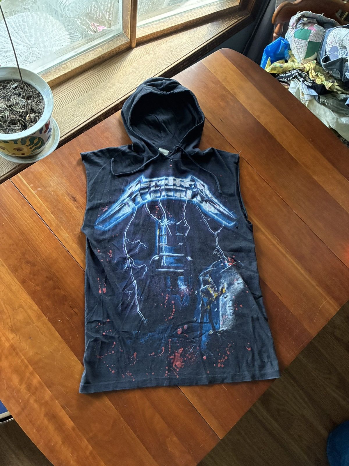 Vintage 90s European Metallica shirt with hood