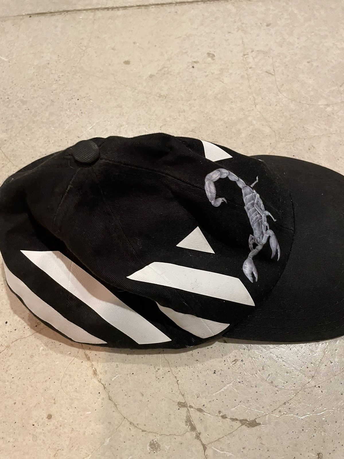 Off-White Off white scorpion hat Size ONE SIZE - 3 Thumbnail